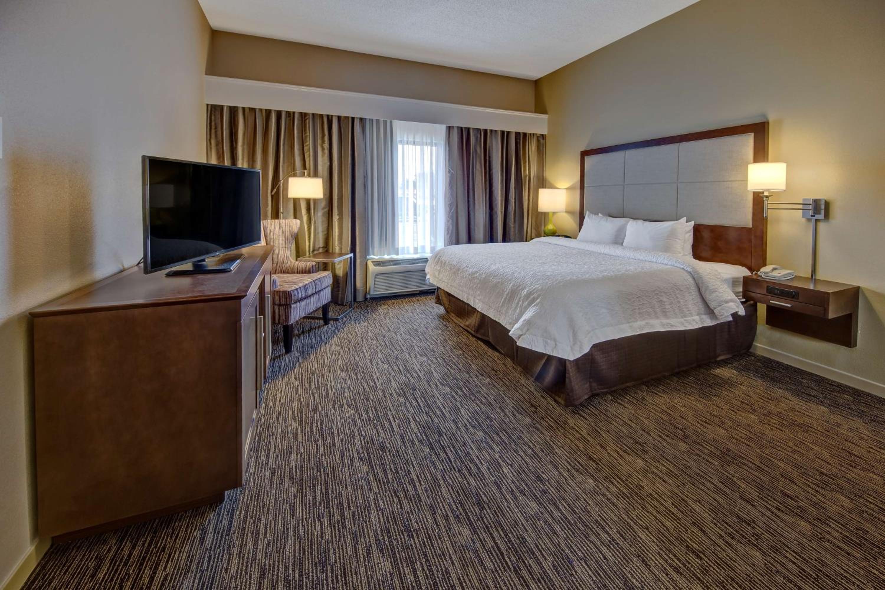 One-Bedroom King Suite - Non-Smoking - Photo 5