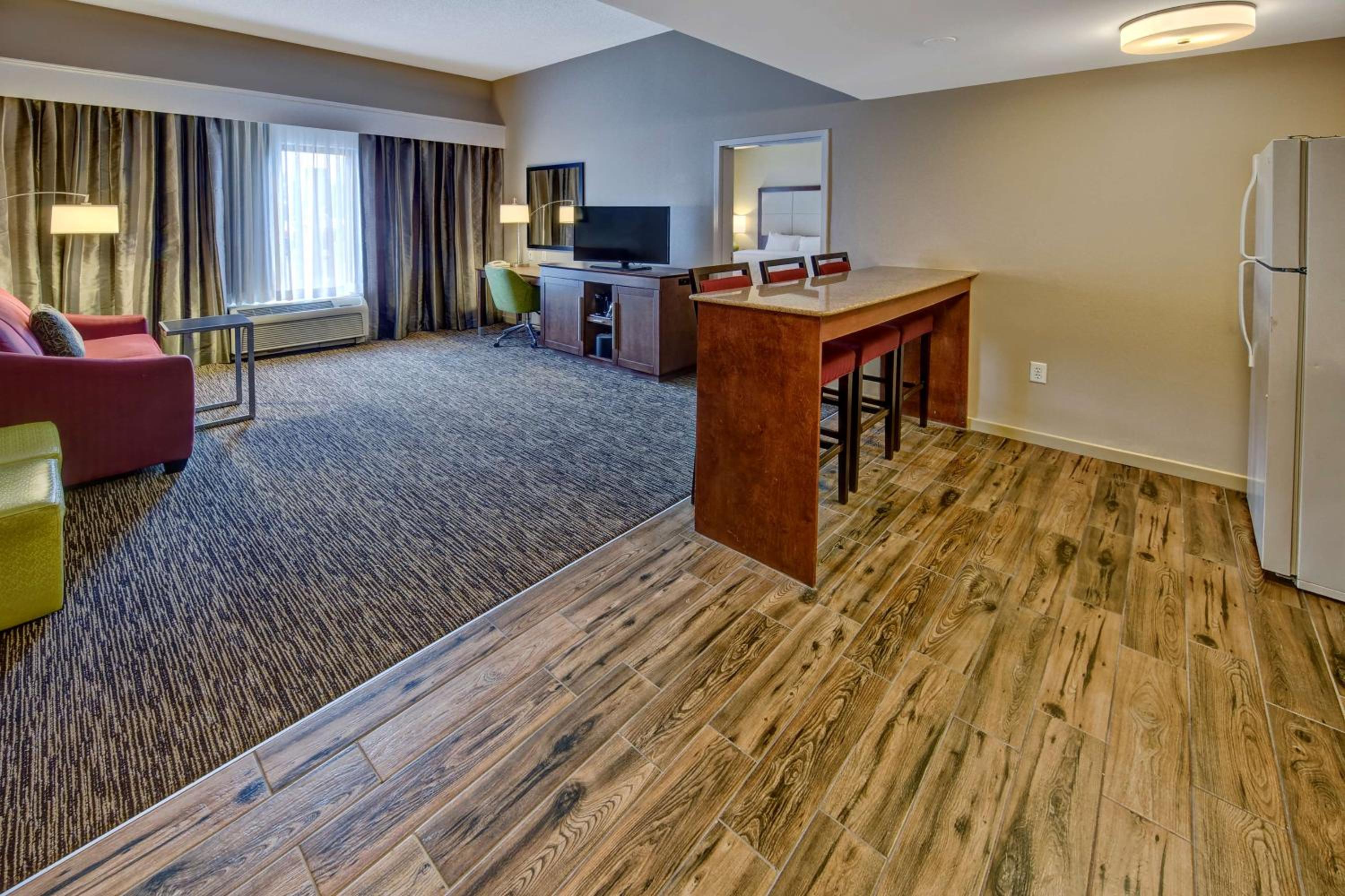 One-Bedroom King Suite - Non-Smoking - Photo 1