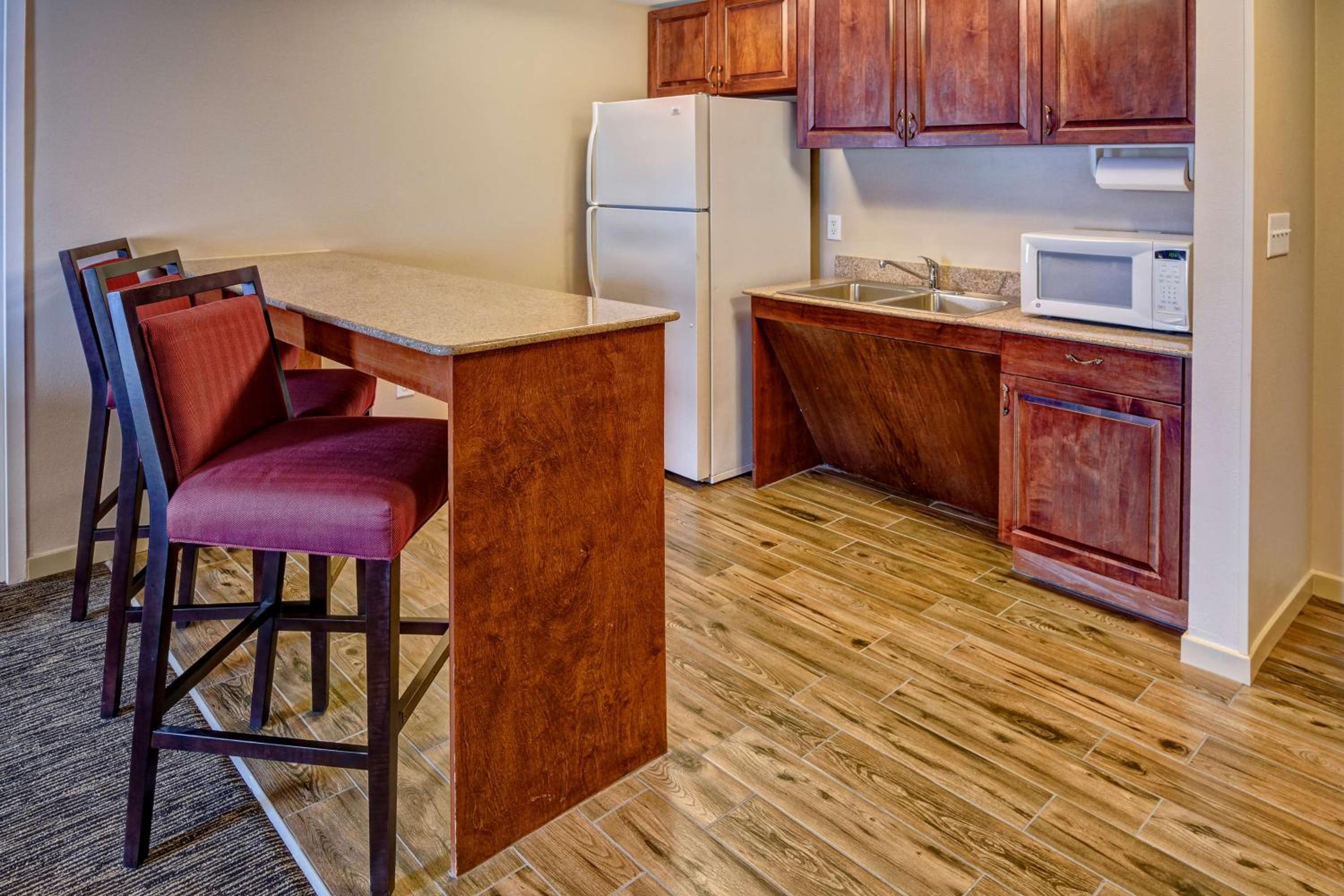 One-Bedroom King Suite - Non-Smoking - Photo 2