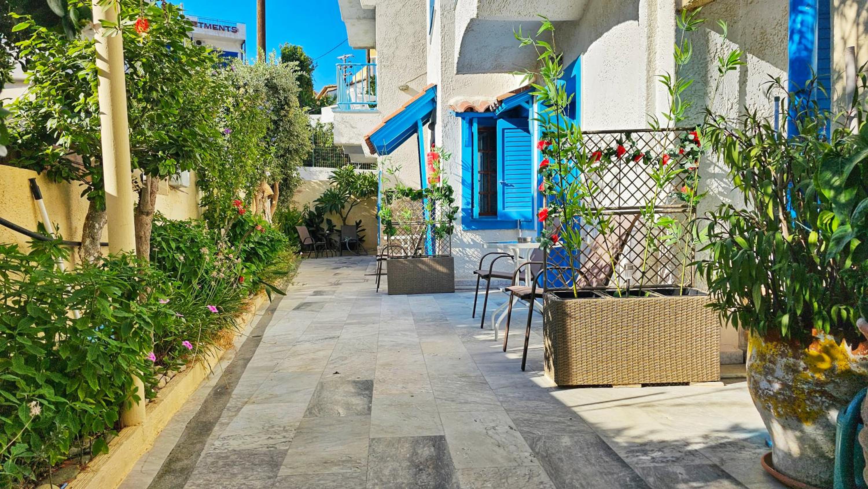 One-Bedroom Apartment with Garden - Photo 15