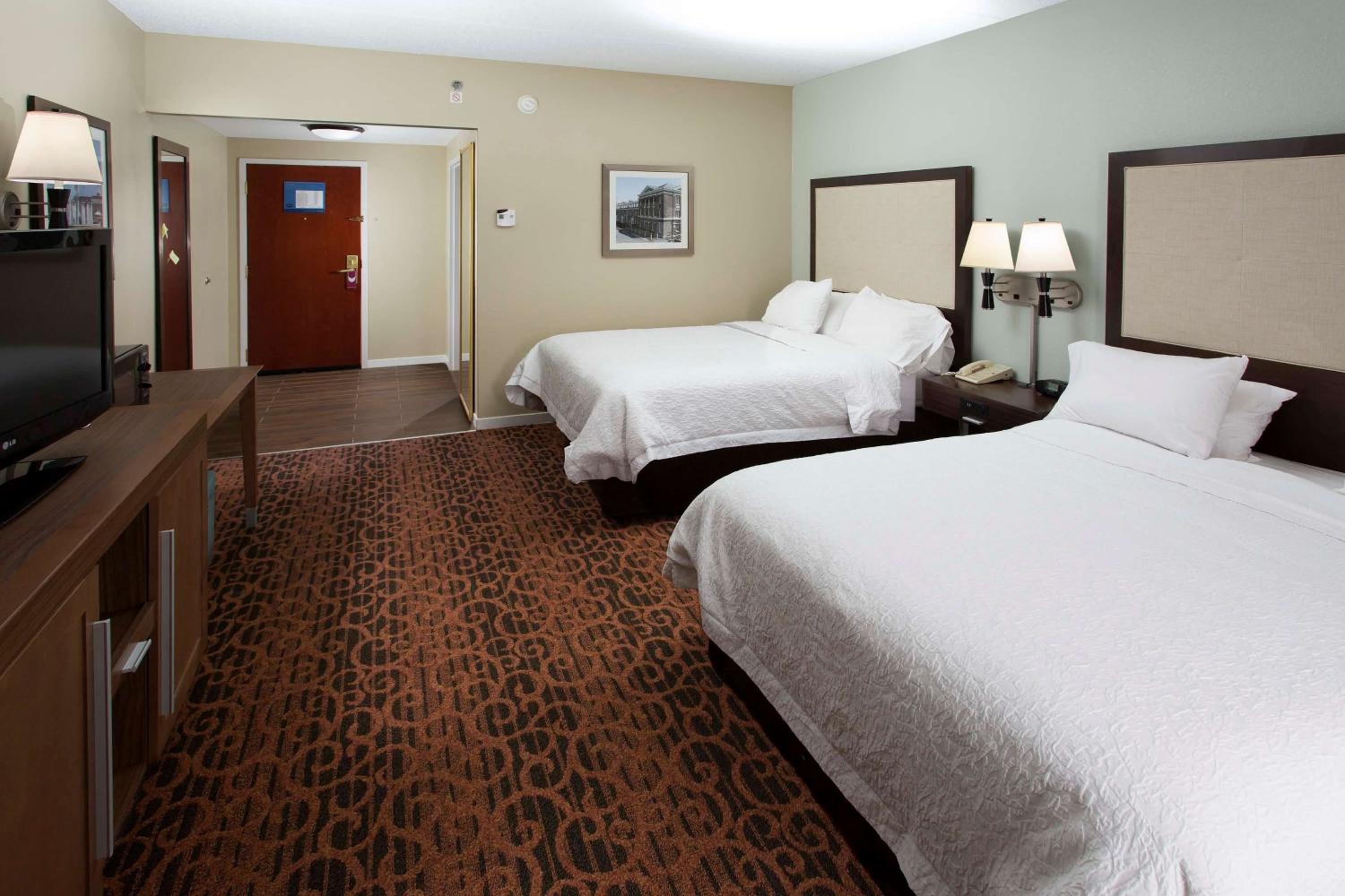 Room with Two Queen Beds - Non-Smoking - Photo 3