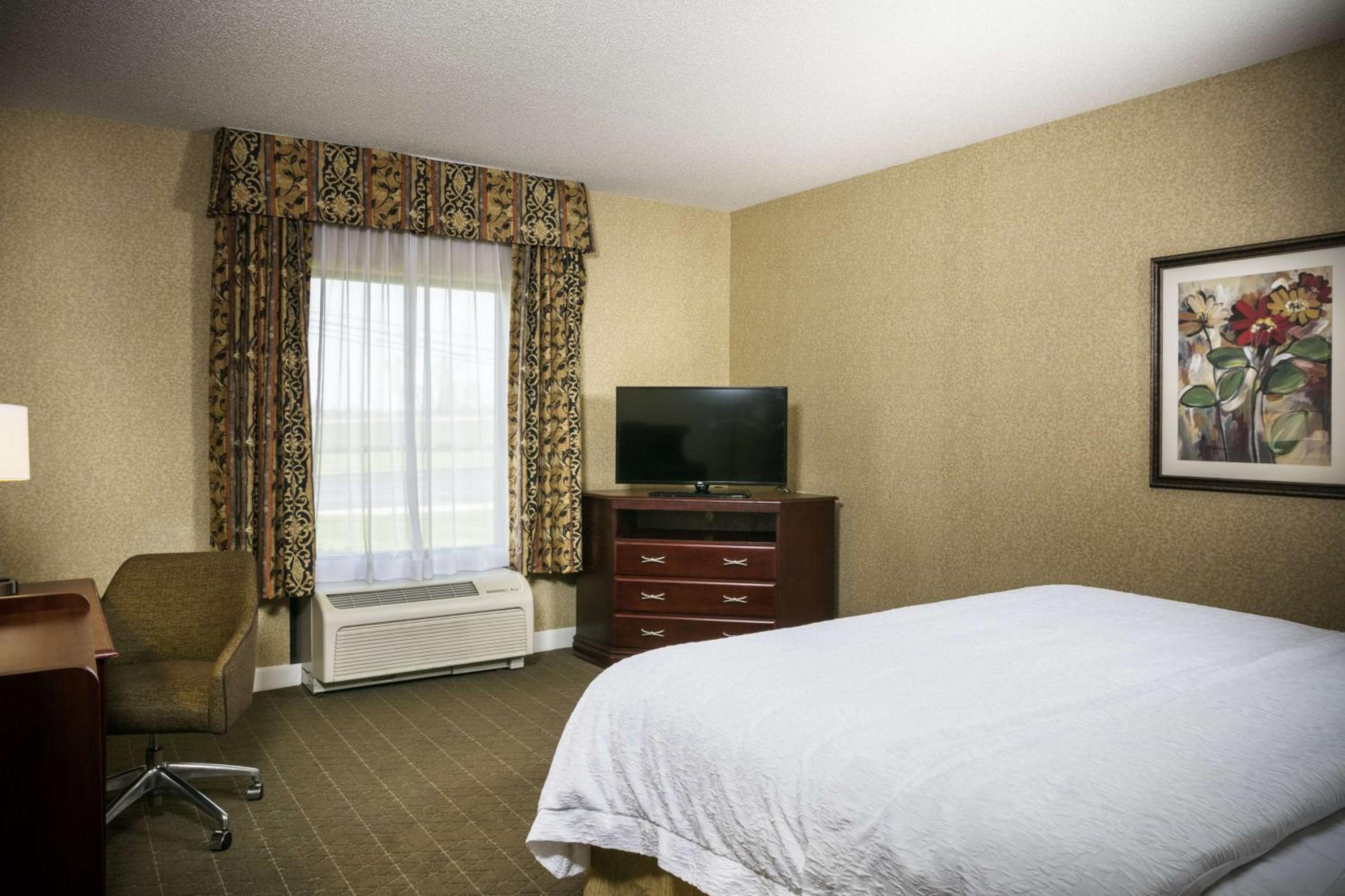 King Room with King Bed - Non-Smoking - Photo 1