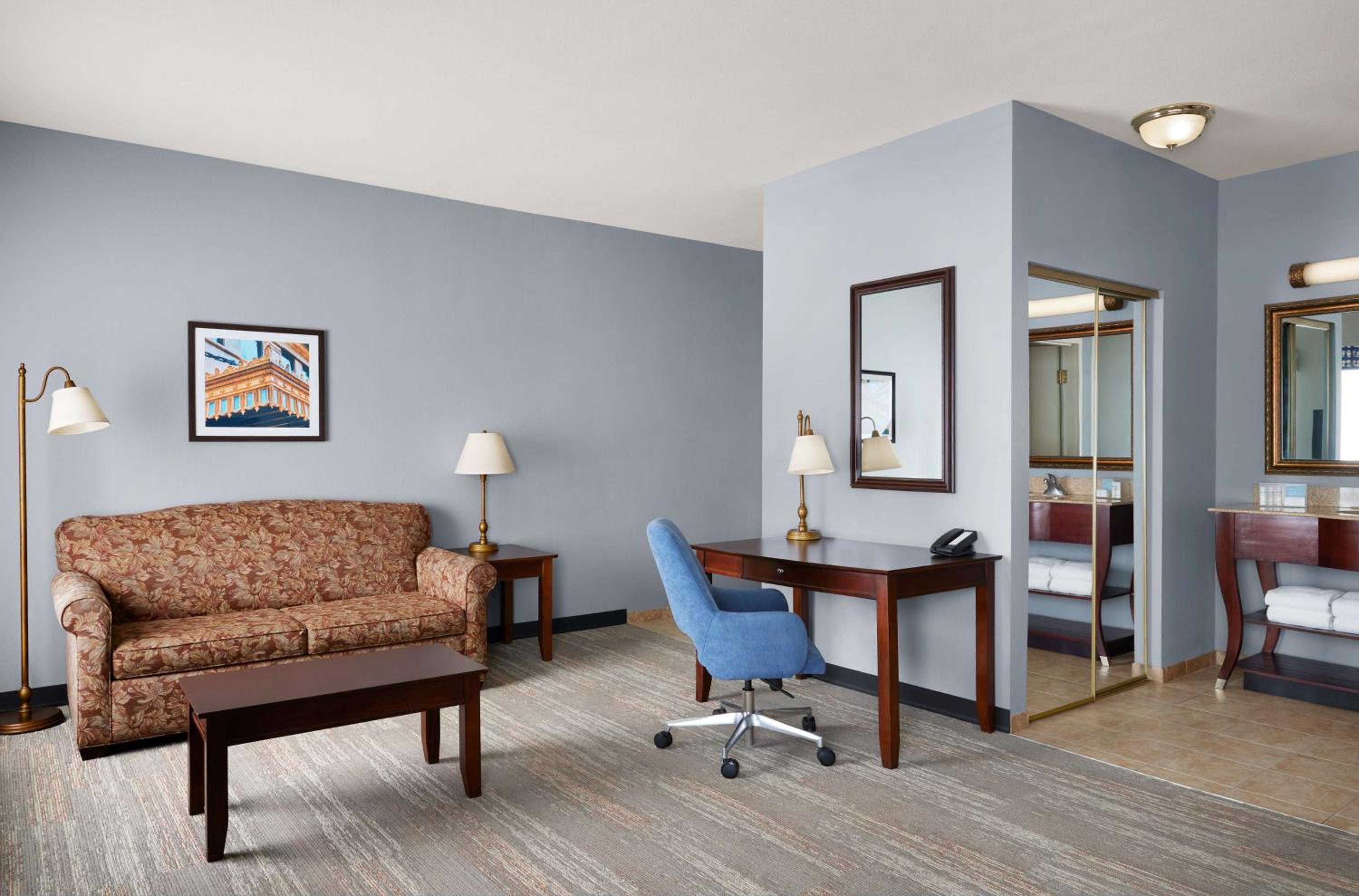 King Studio Suite with Sofa Bed - Non-Smoking - Photo 2