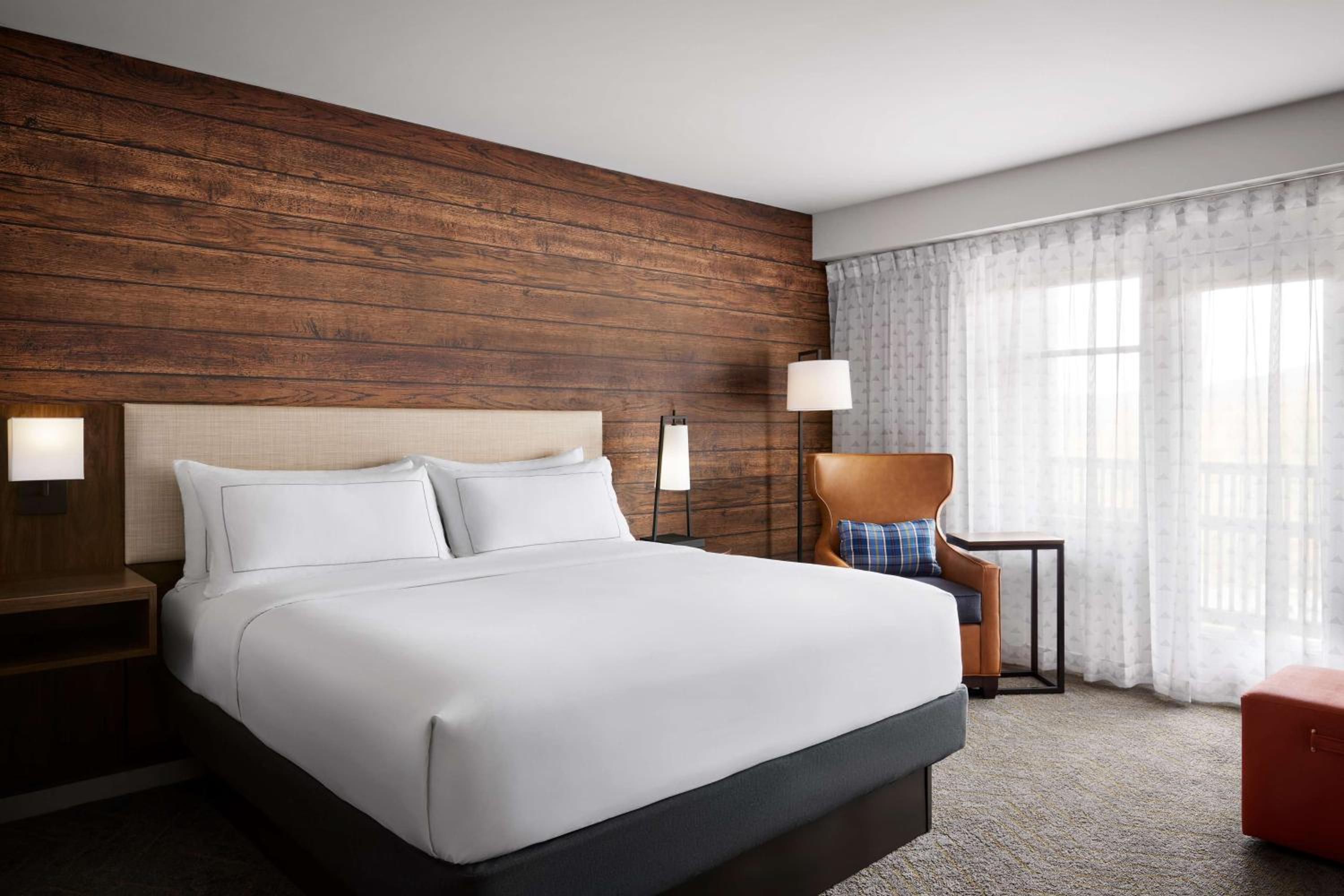 King Room with Balcony - Photo 1
