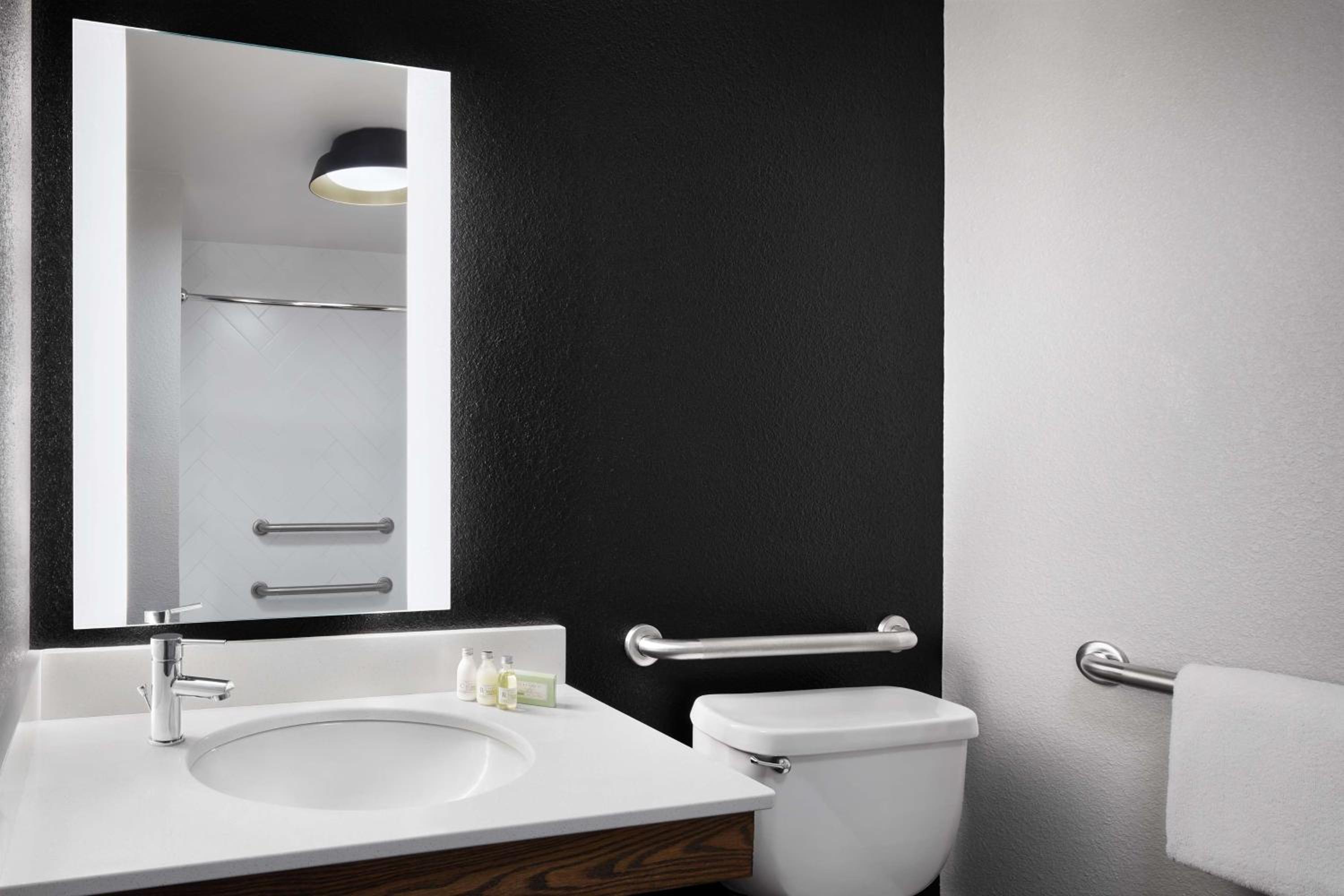 King Room with Mobility Accessible Tub - Photo 2