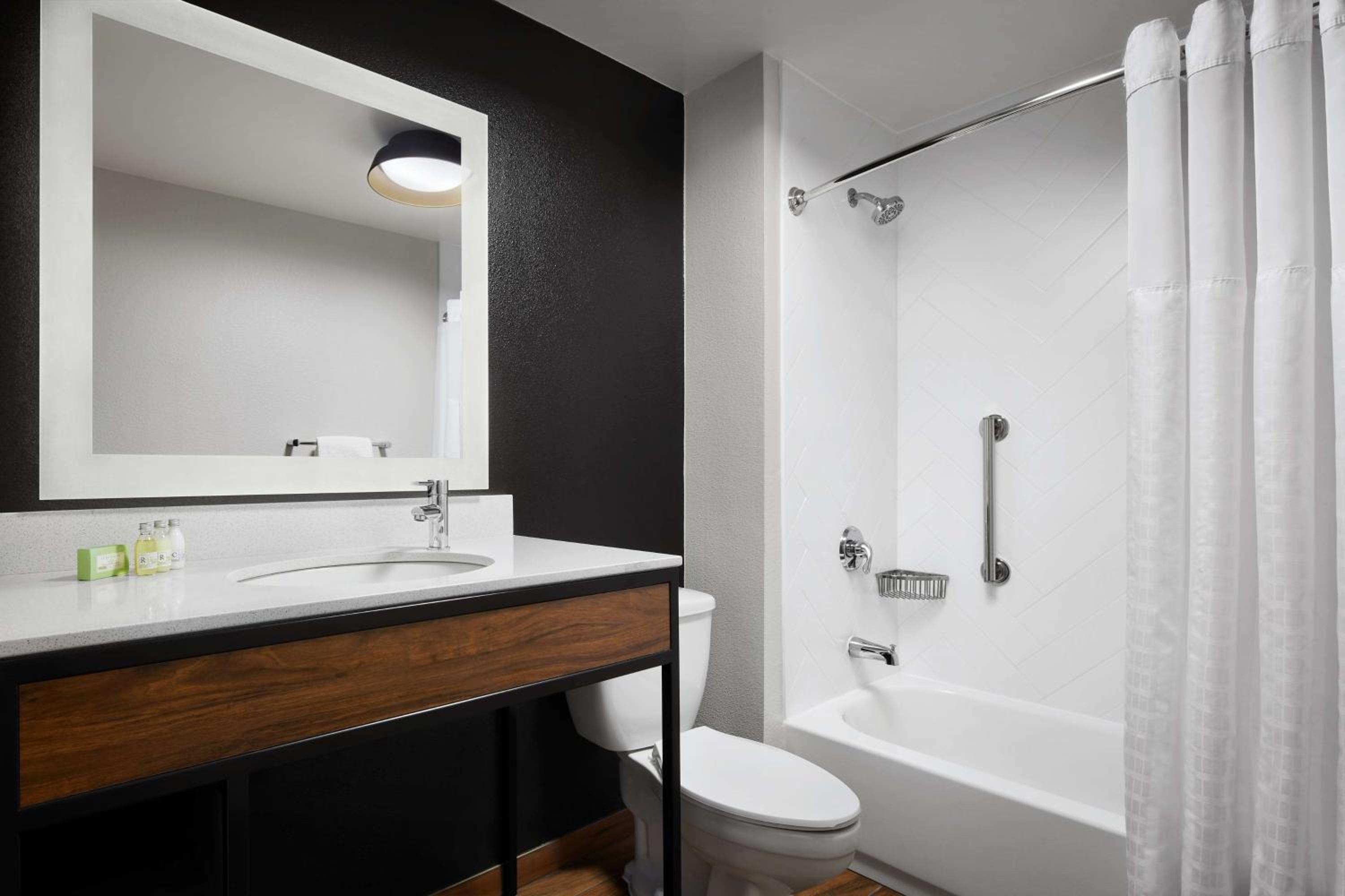 Double Room with Two Double Beds - Photo 4
