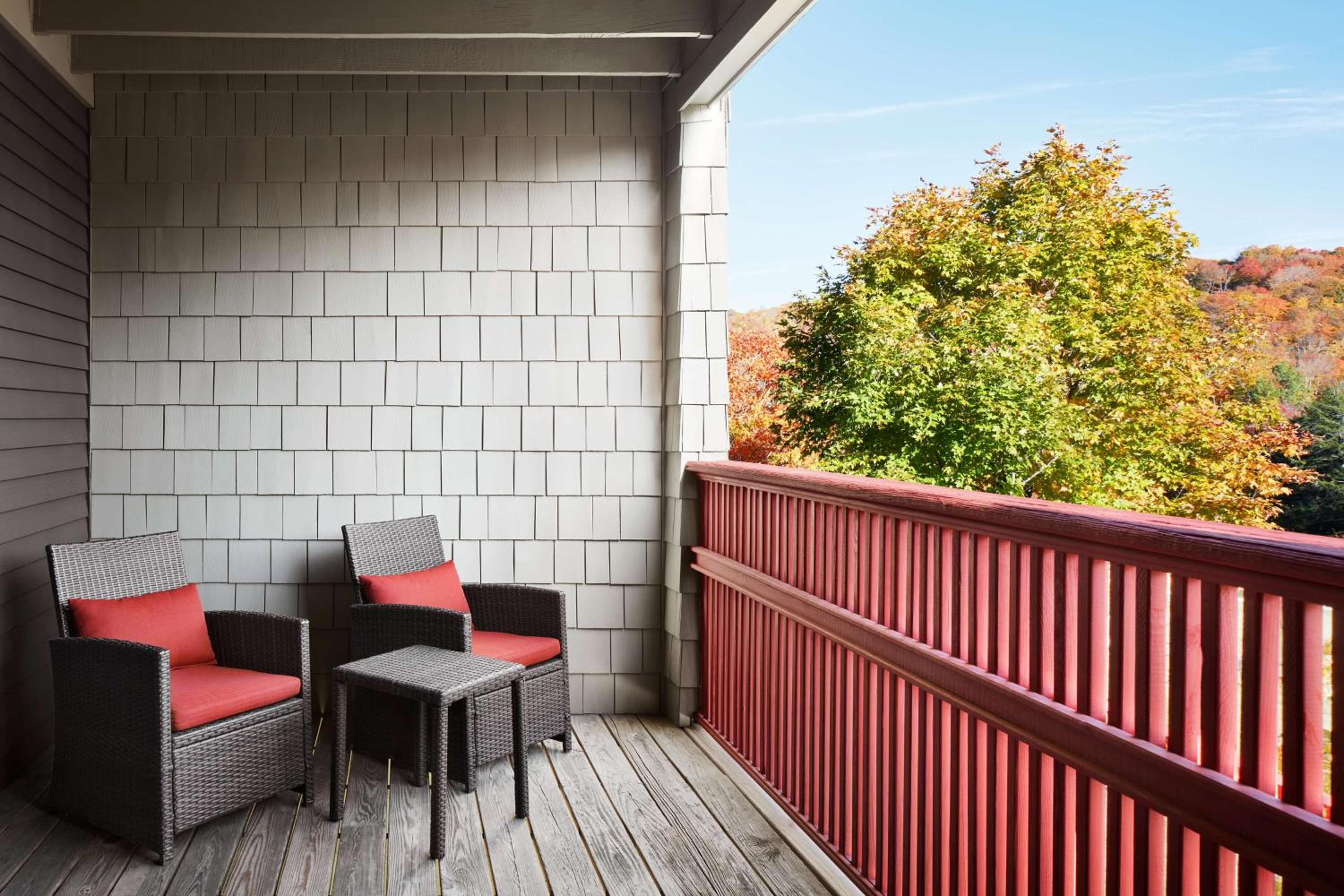 King Room with Balcony and Mountain View - Photo 2