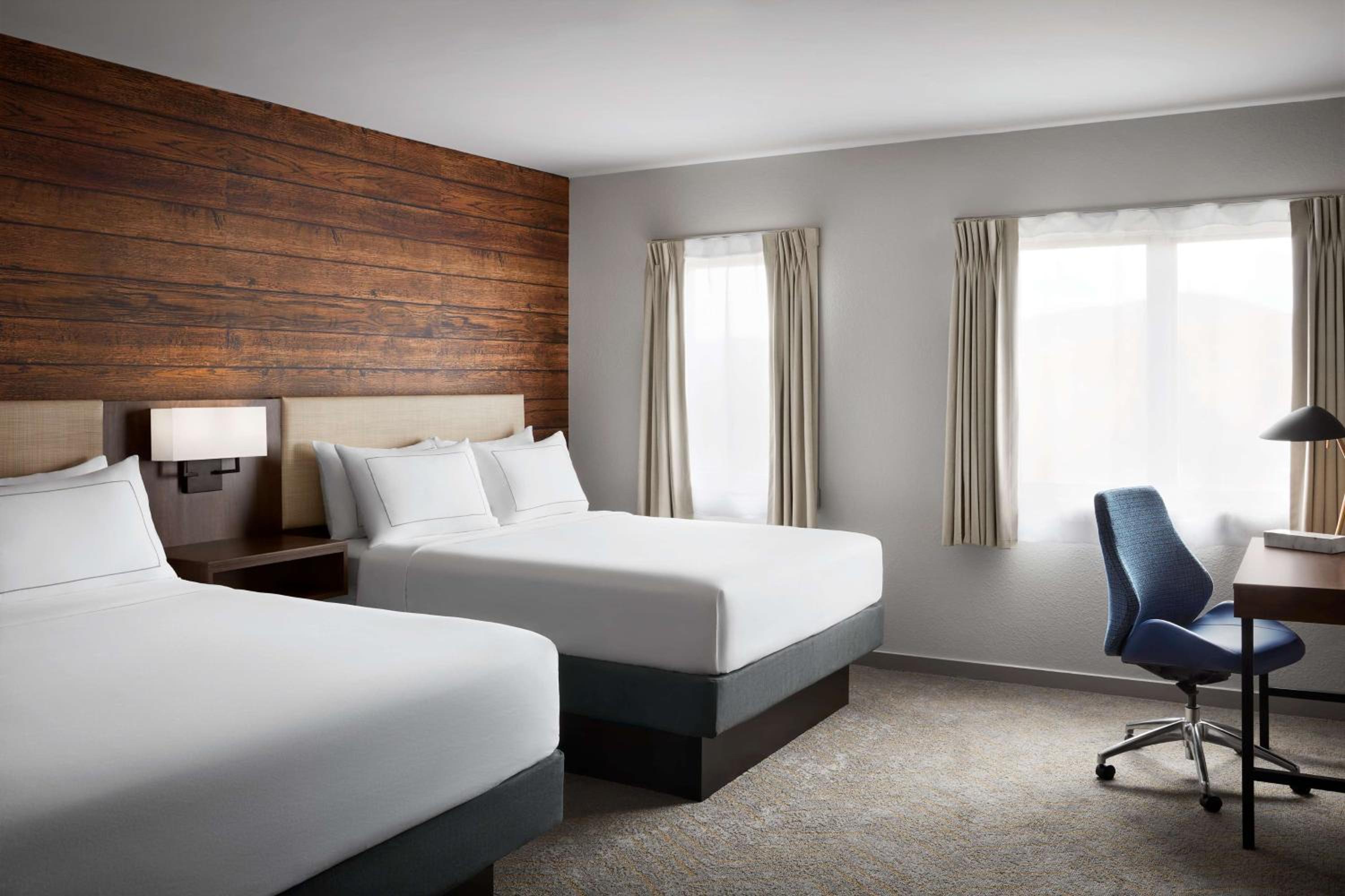 Double Room with Two Double Beds - Photo 3