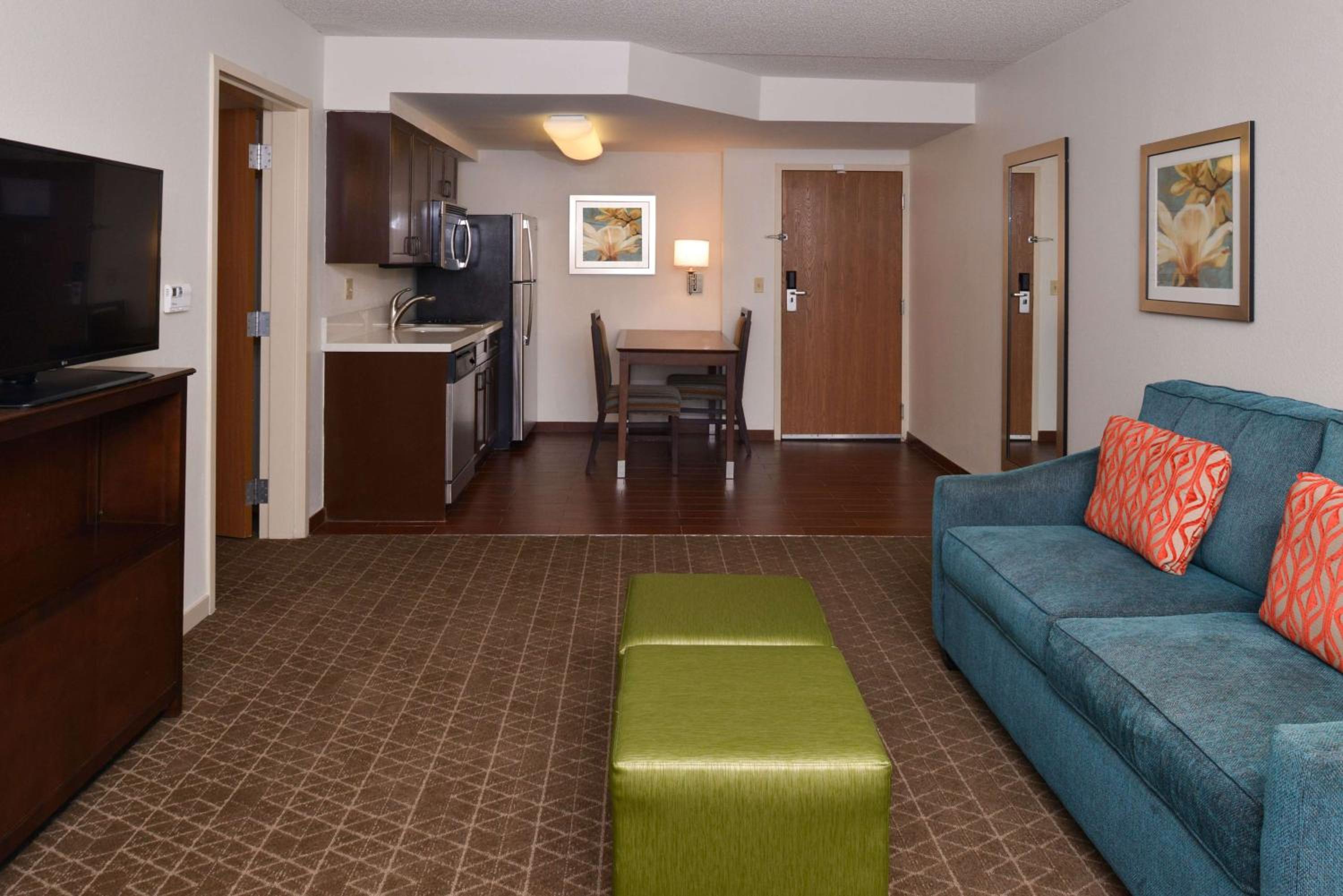 One-Bedroom Suite with Two Queen Beds and Kitchen - Non-Smoking - Photo 6