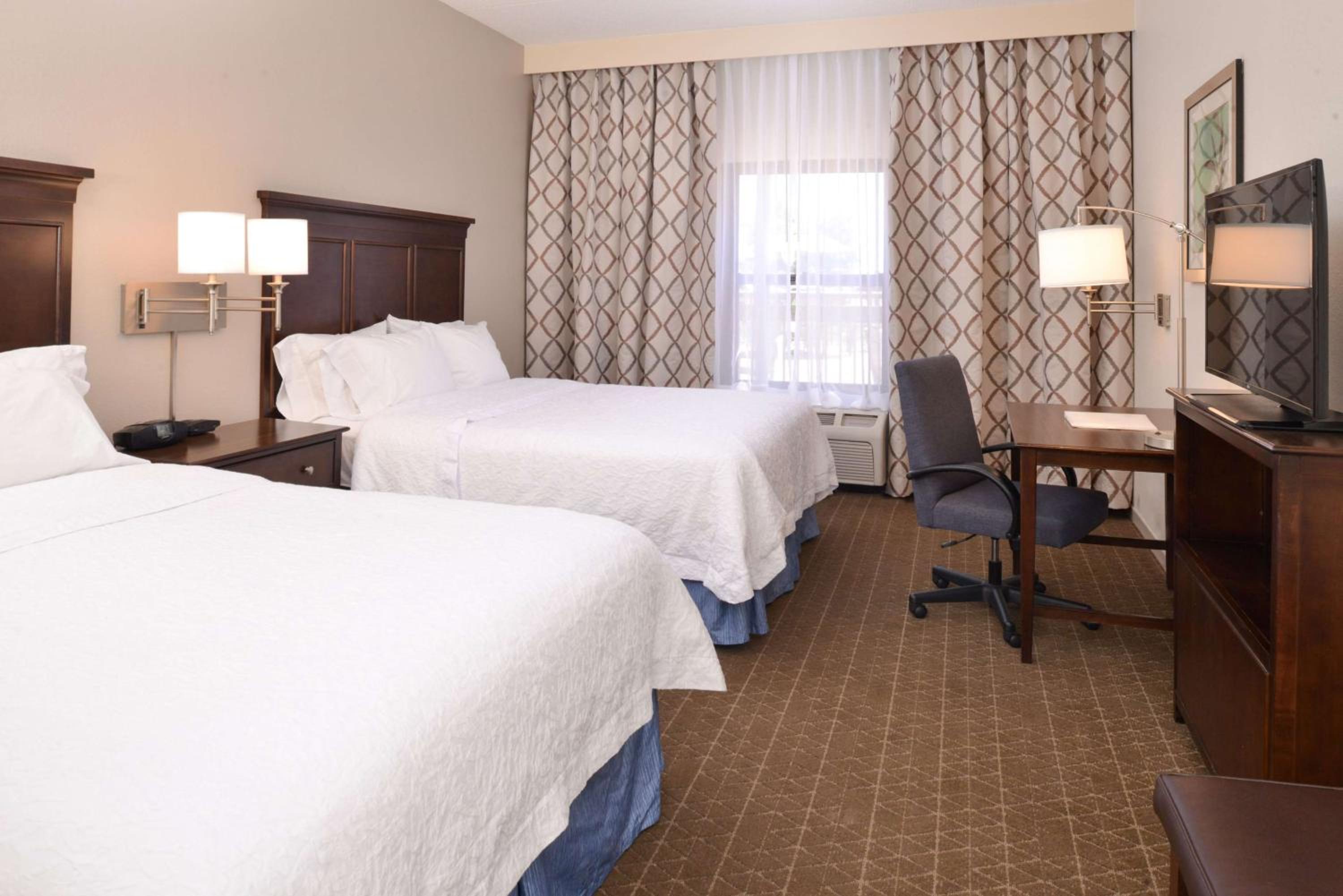 Room with Two Queen Beds - Non-Smoking - Photo 1
