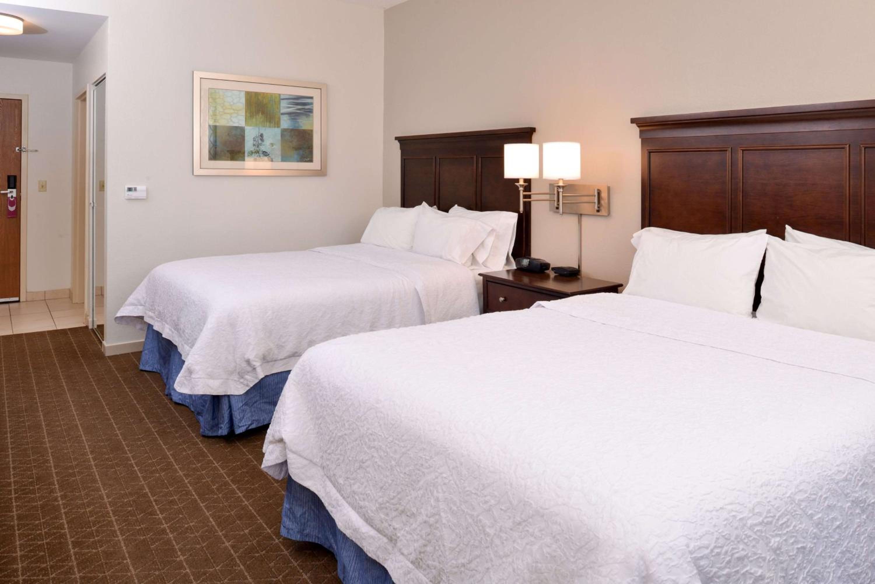 Room with Two Queen Beds - Non-Smoking - Photo 2