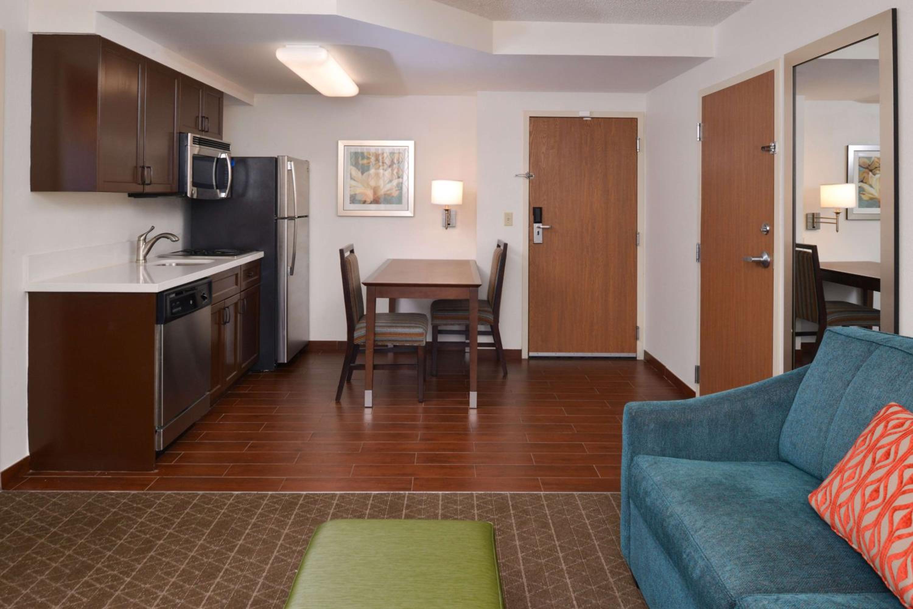One-Bedroom King Suite with Kitchen - Non-Smoking  - Photo 5