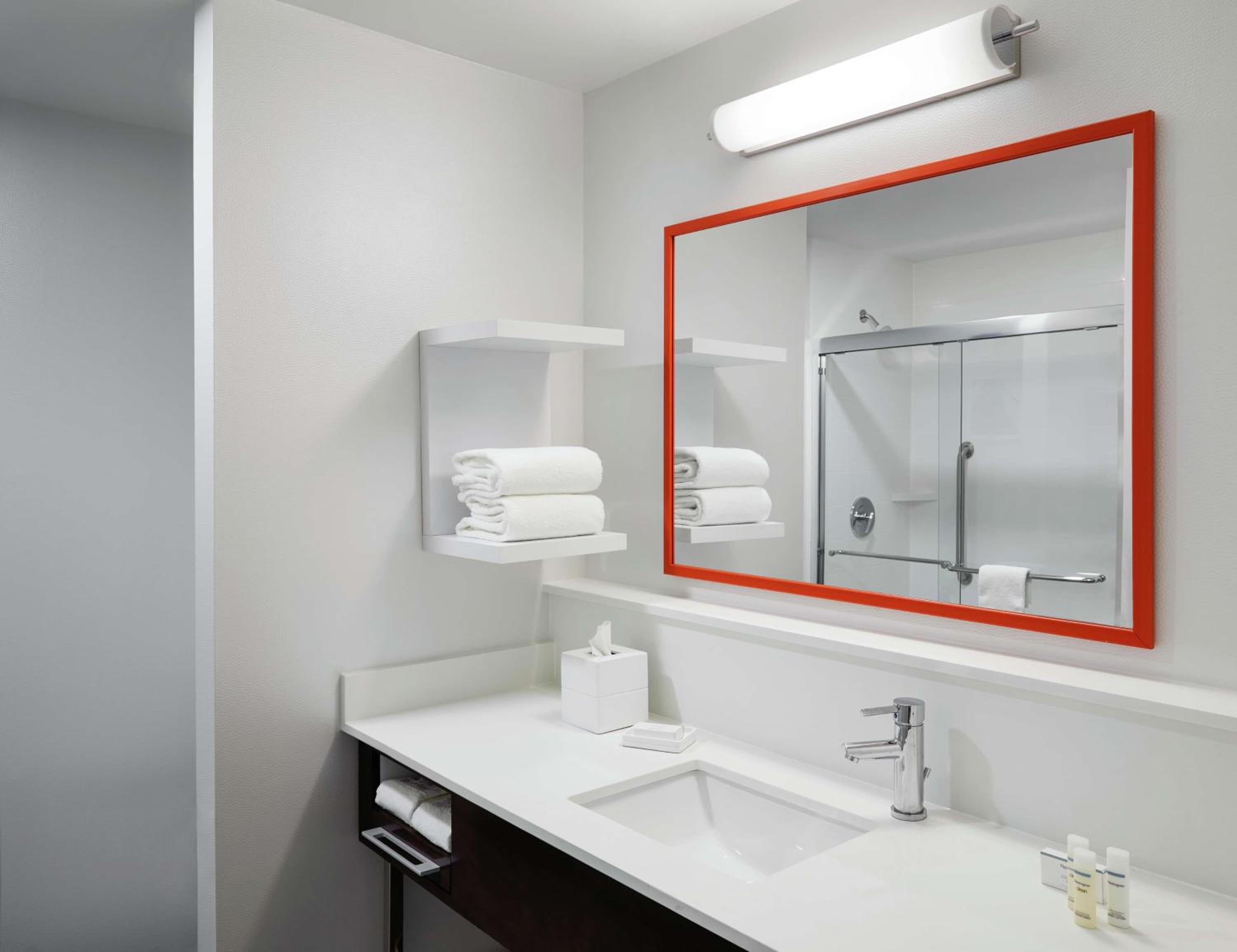Queen Room with Two Queen Beds - Hearing Accessible photo 3