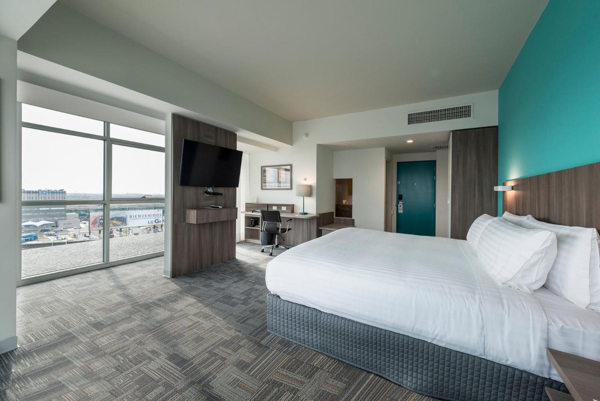 King Room with View - Non-Smoking photo 1