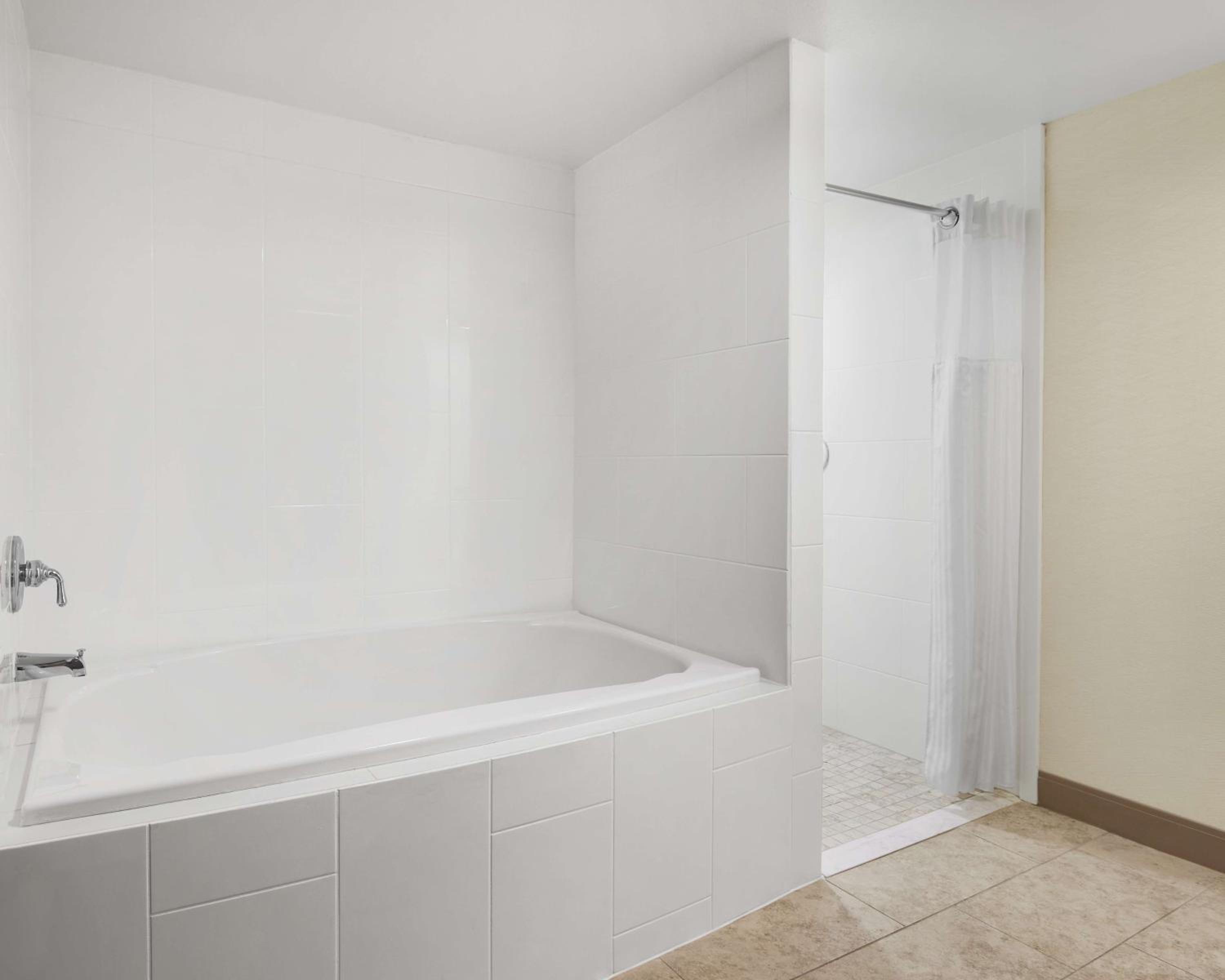One-Bedroom King Suite - Photo 5