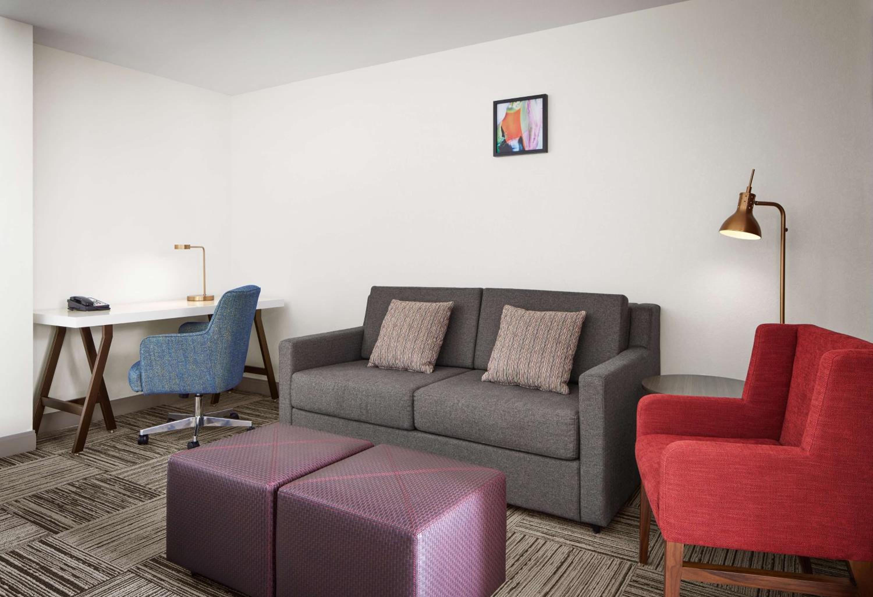 Junior King Suite with Seating Area - Photo 2