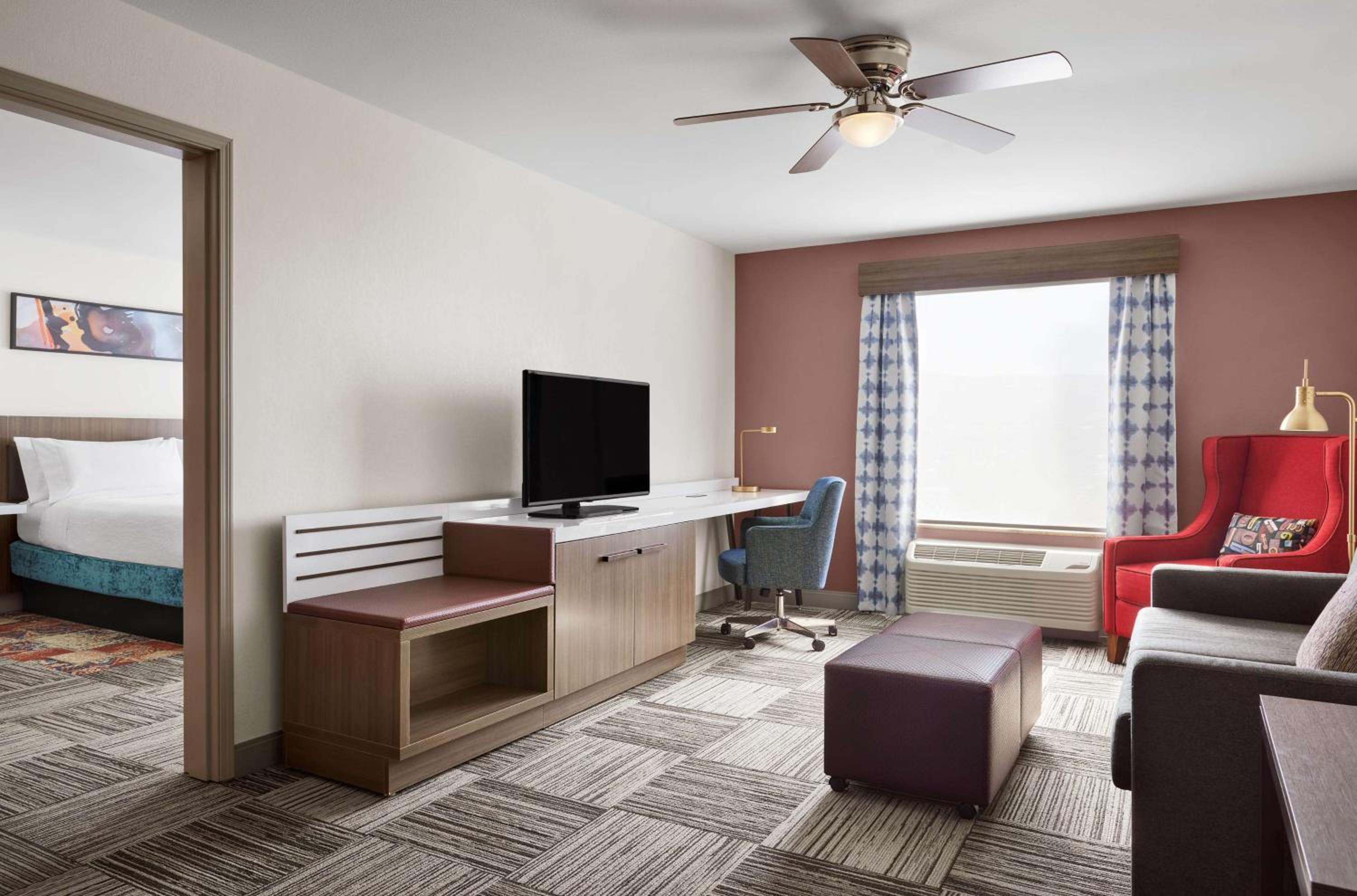 One-Bedroom King Suite - Photo 2