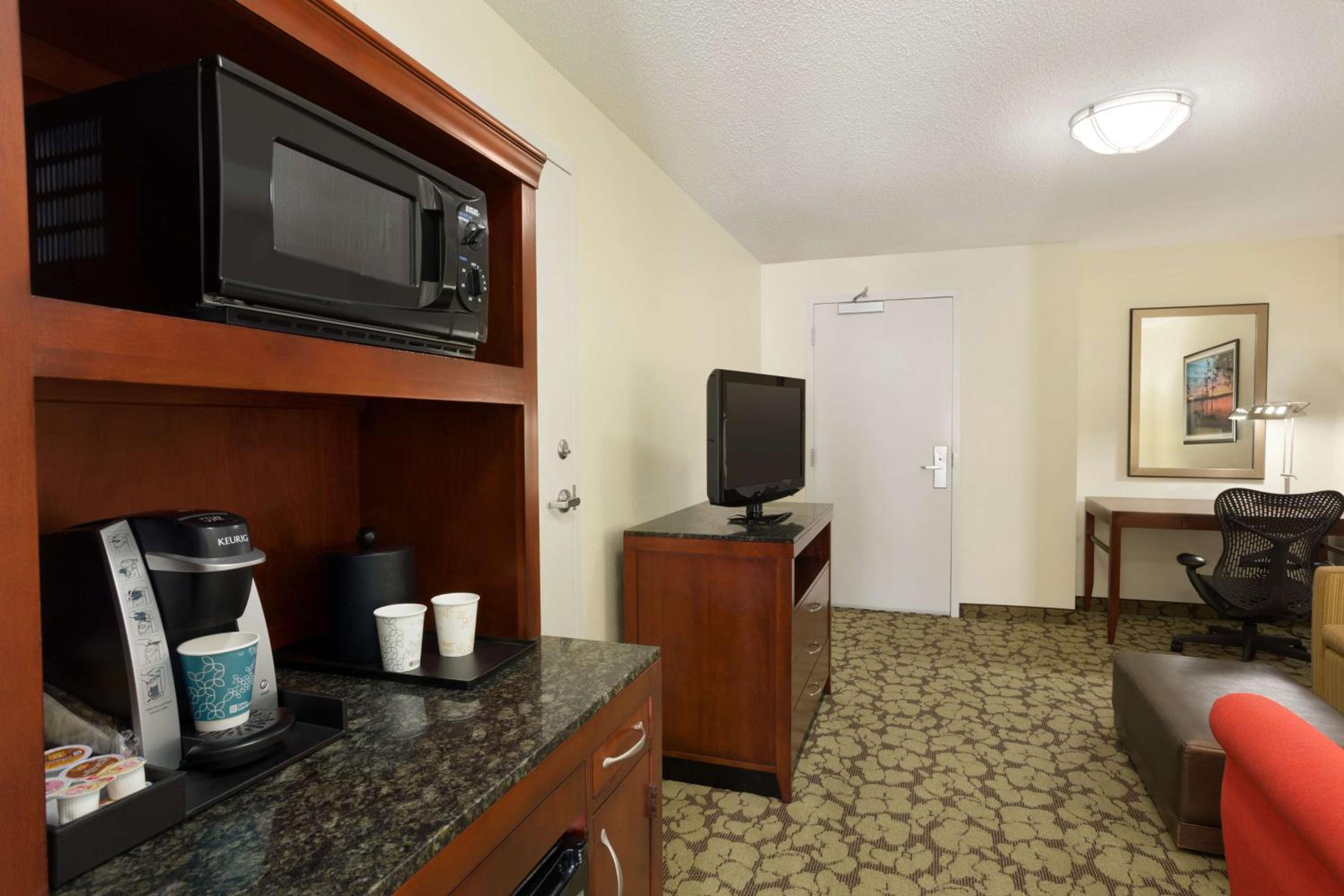 Junior King Suite with Seating Area - Photo 4