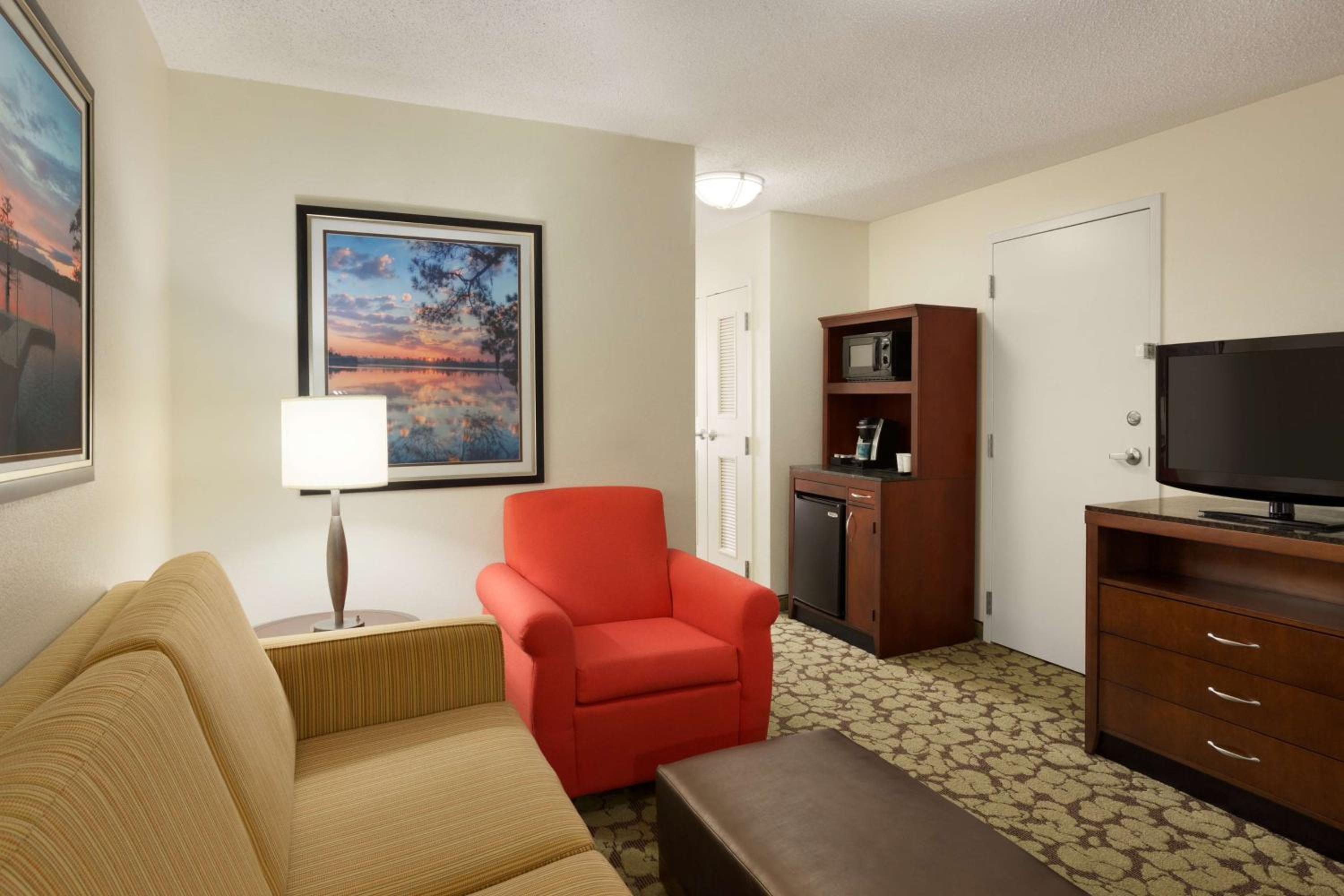 Junior King Suite with Seating Area - Photo 1