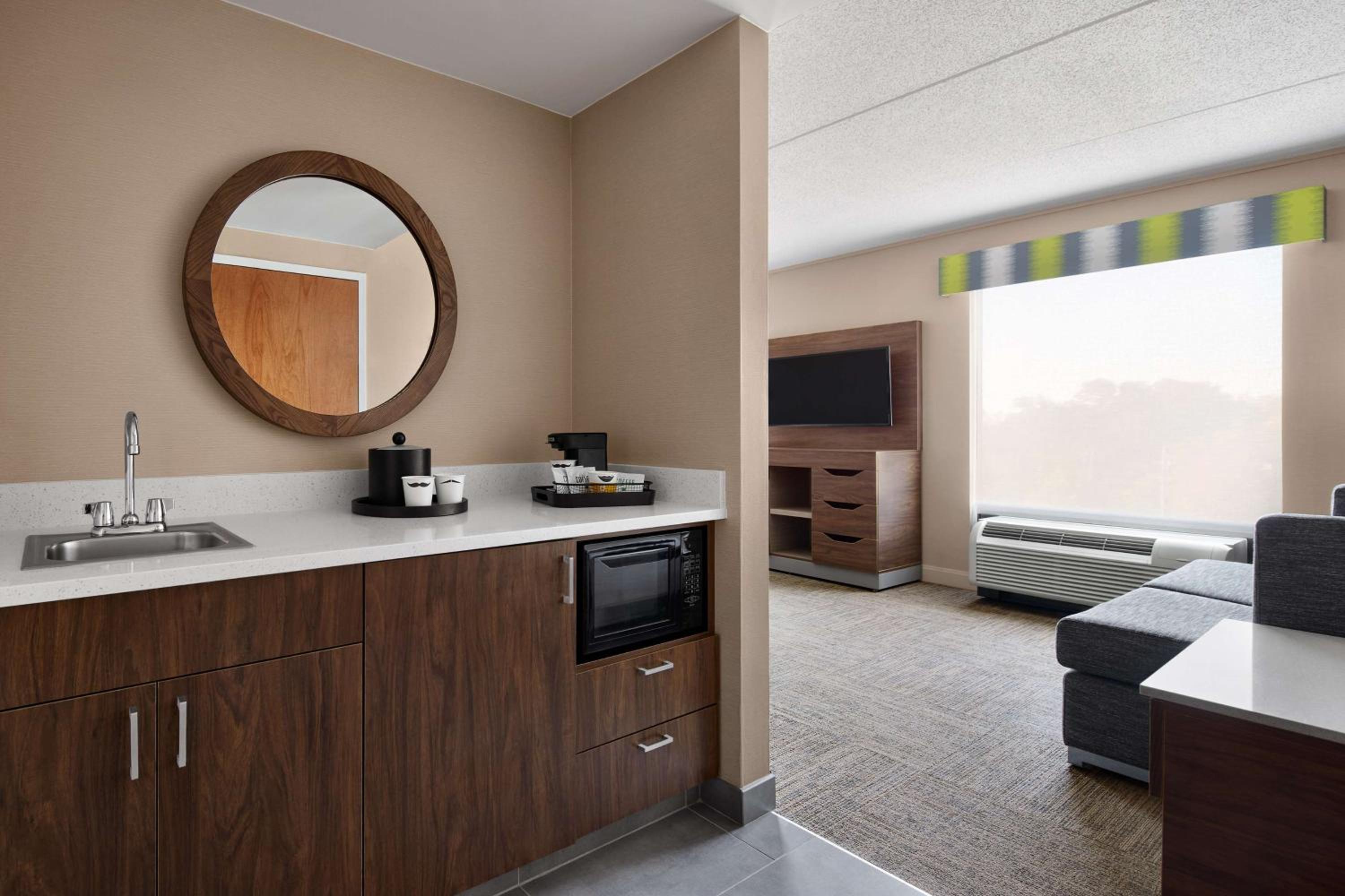 King Studio Suite - Non-Smoking - Photo 4