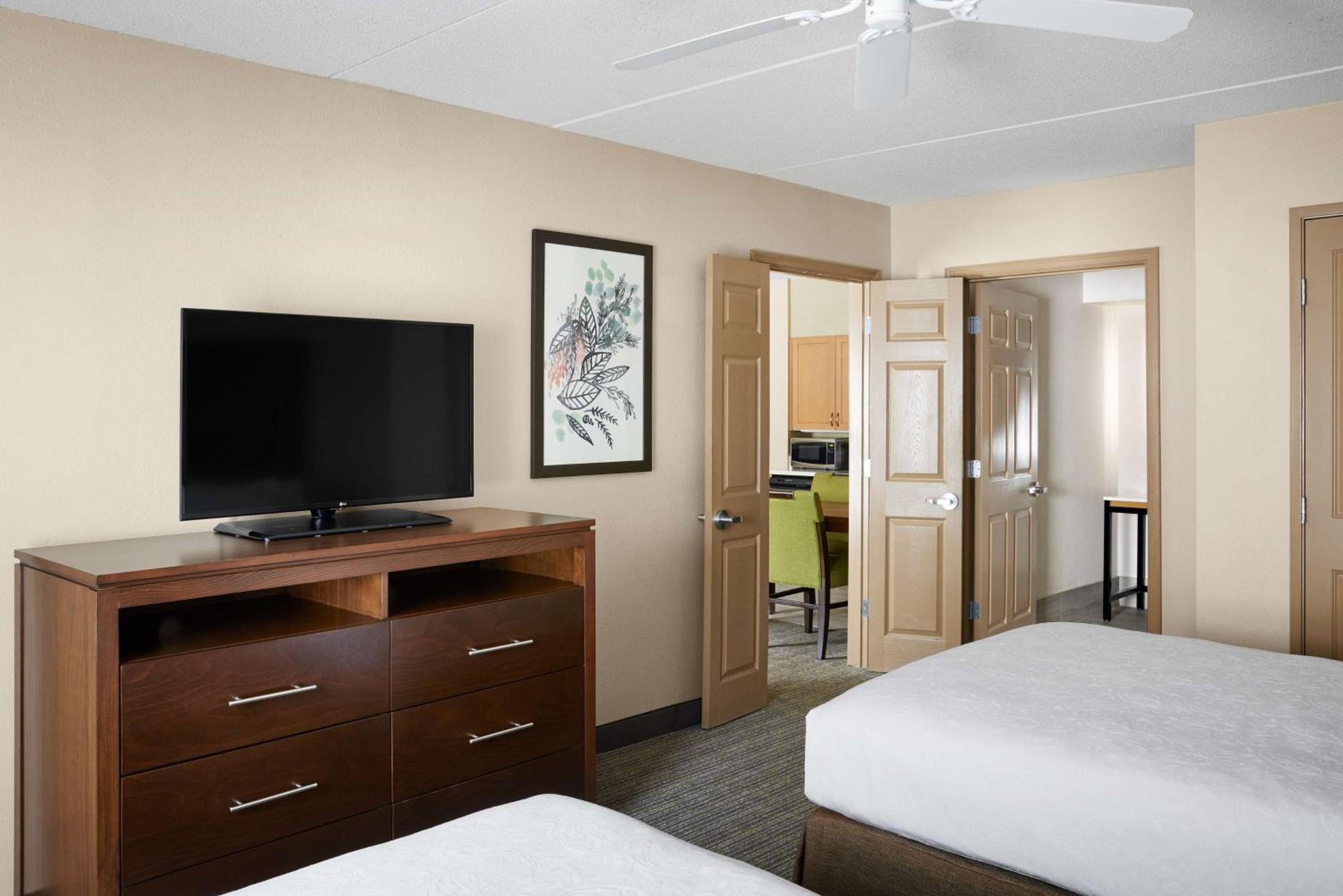 One-Bedroom Suite with Two Double Beds - Non-Smoking - Photo 2