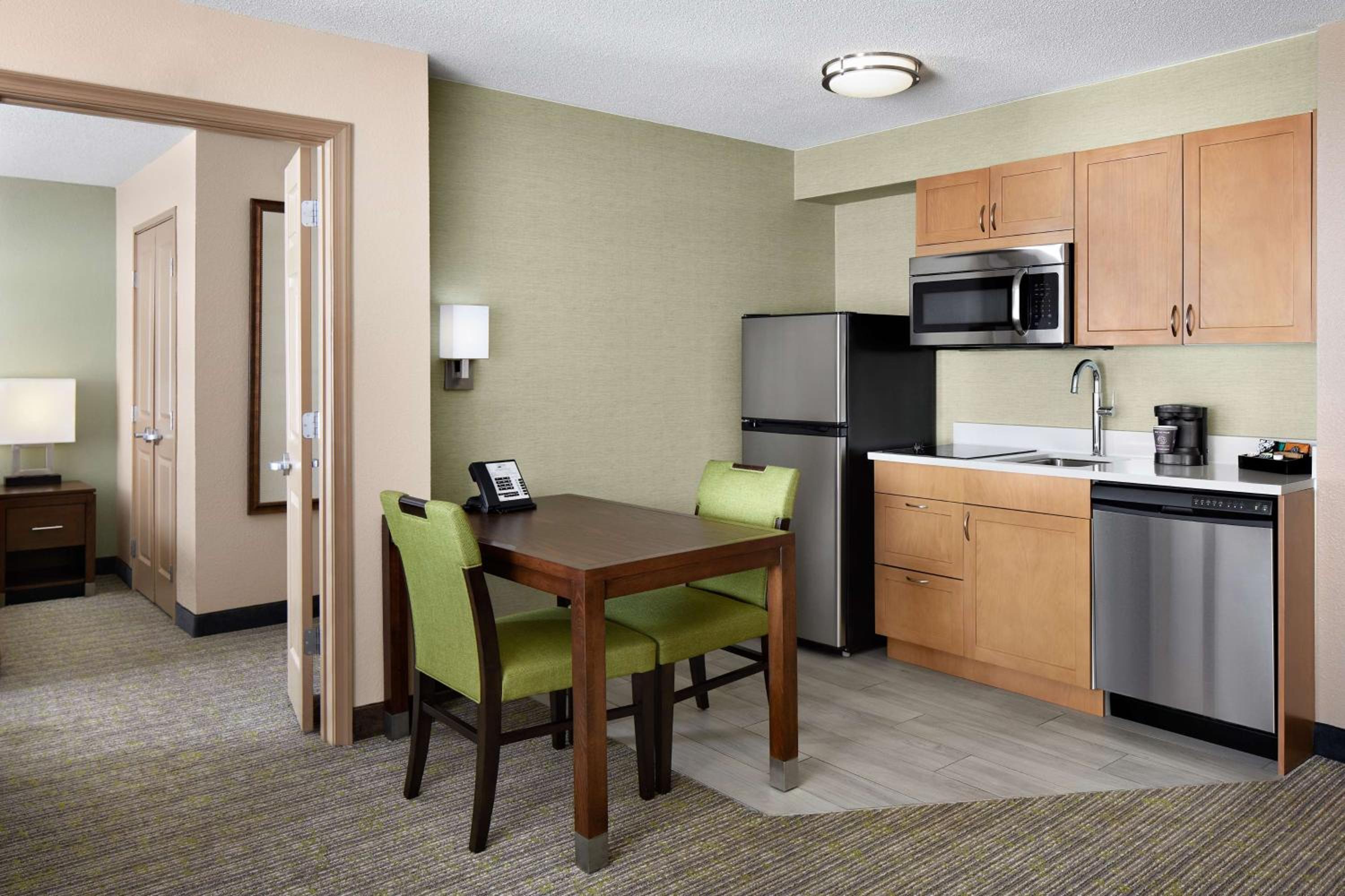 One-Bedroom King Suite - Non-Smoking - Photo 4