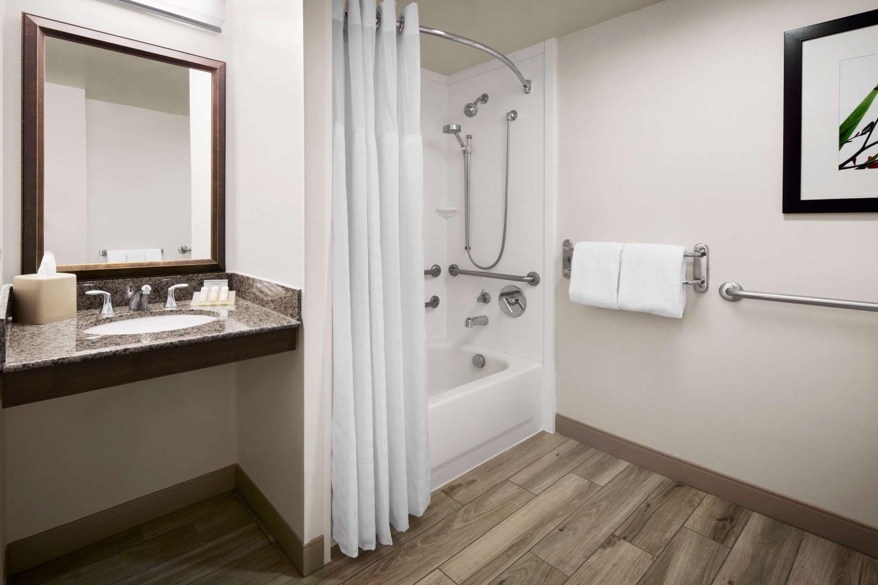 Queen Room with Two Queen Beds - Mobility and Hearing Access - Photo 4