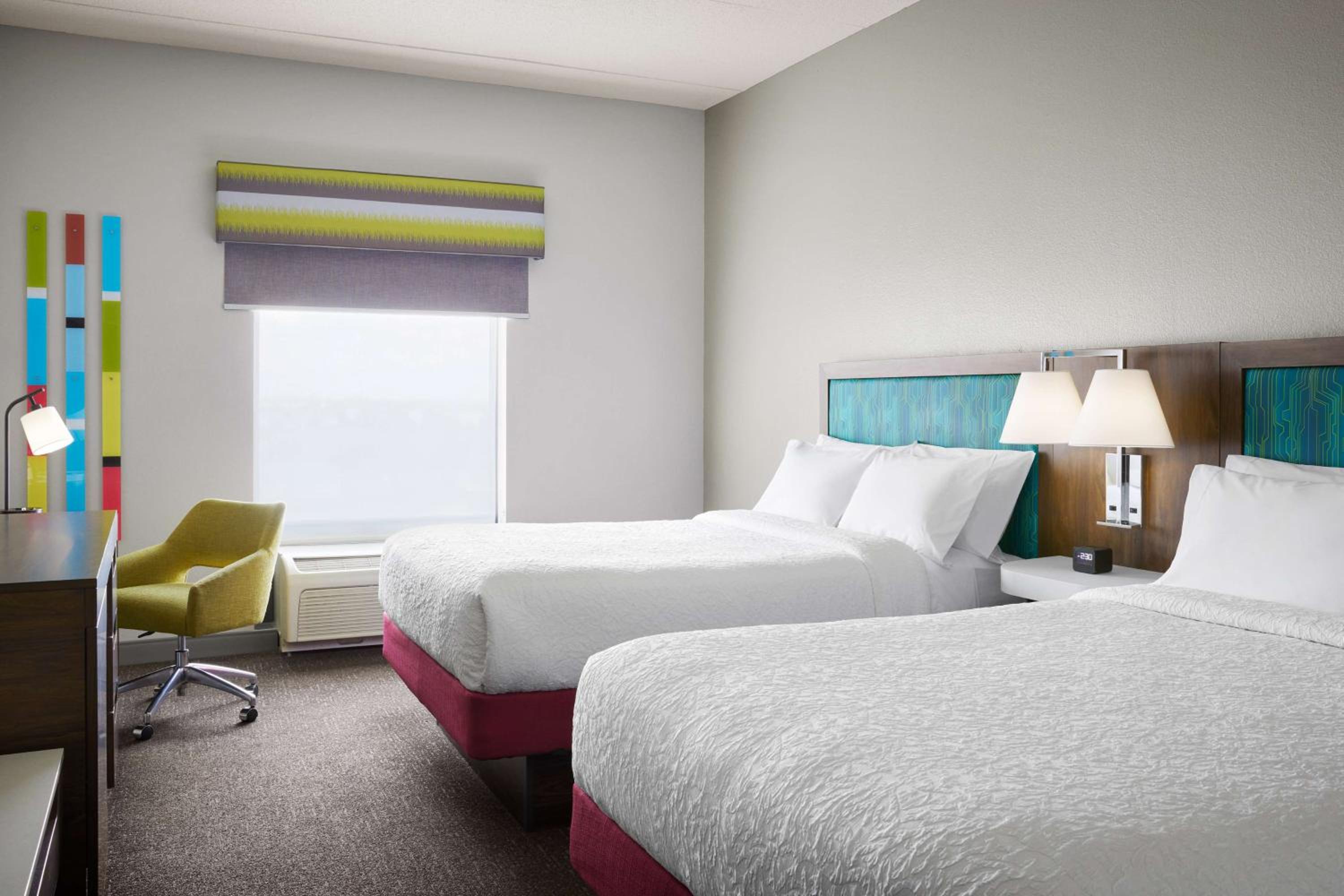 Room with Two Queen Beds - Non-Smoking - Photo 2