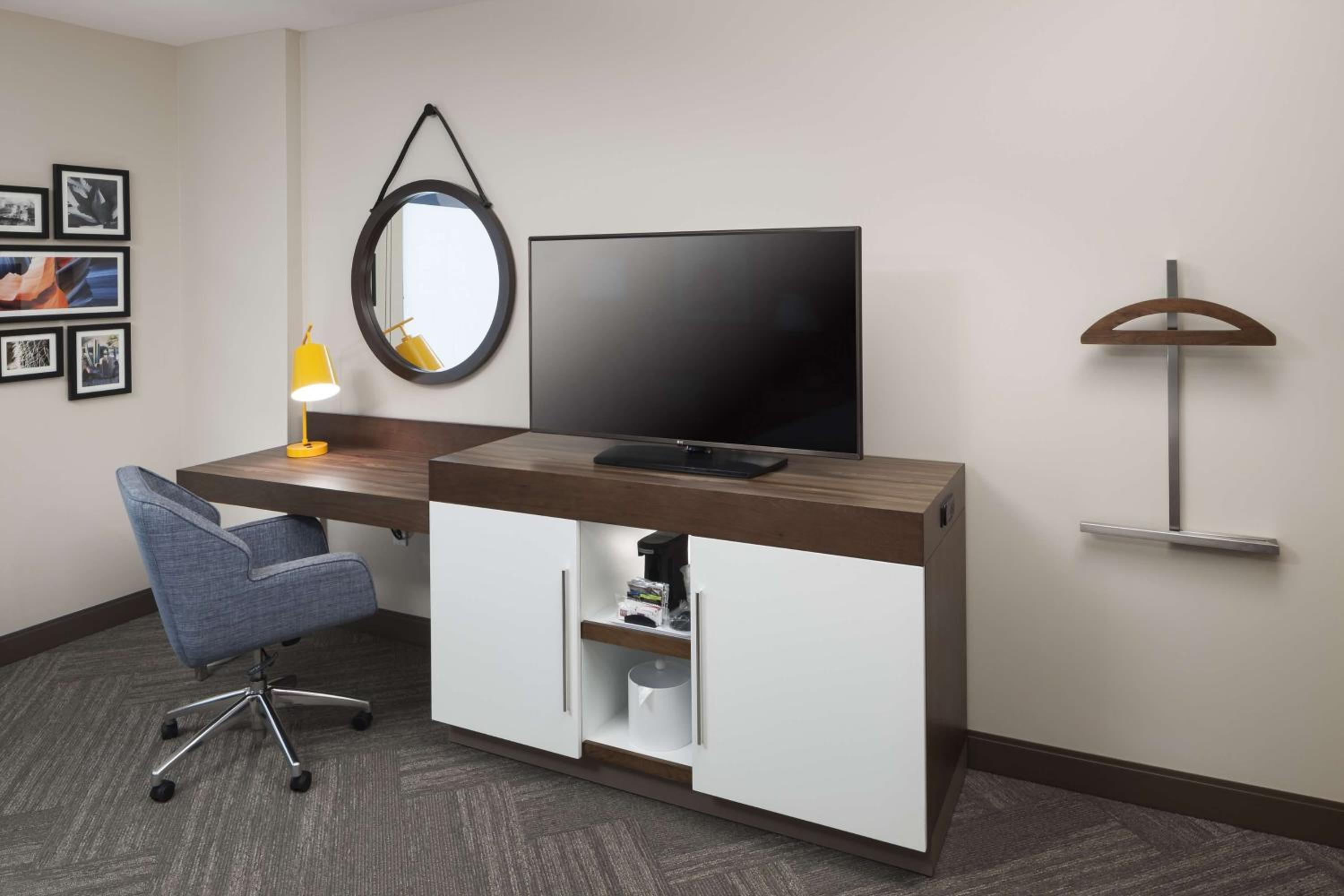 King Room - Hearing Access/Non-Smoking