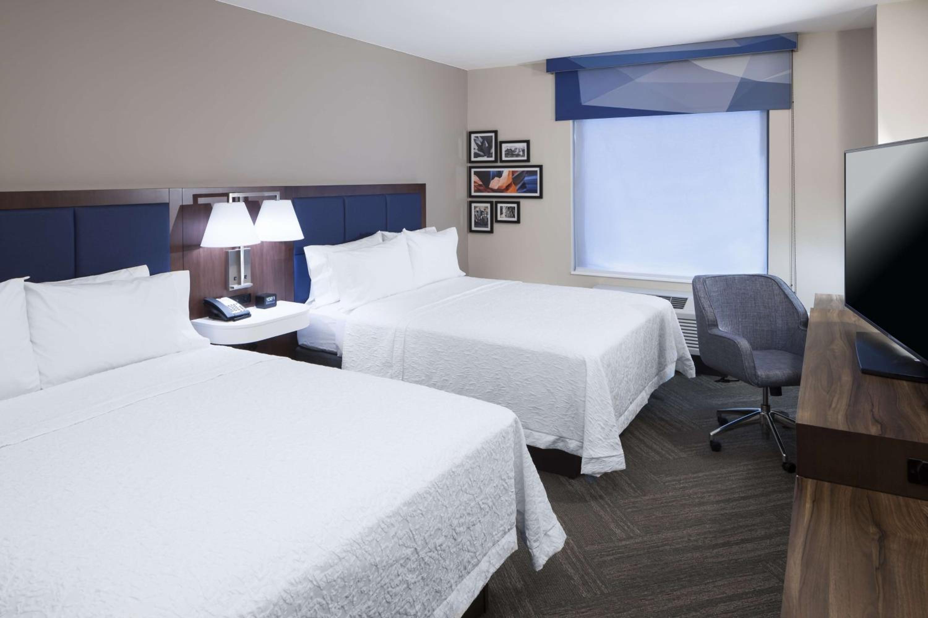 Queen Room with Two Queen Beds - Hearing Access photo 2