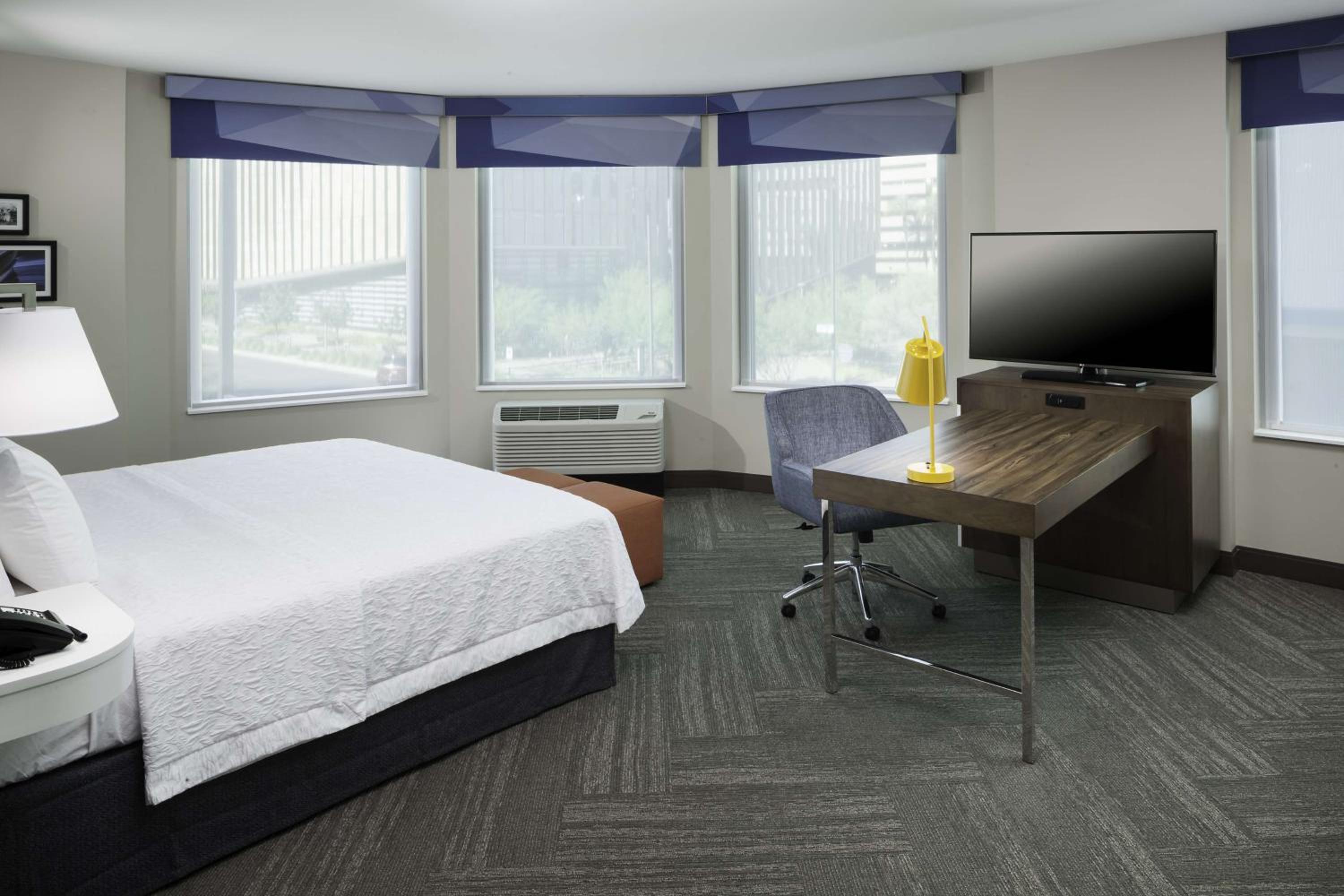 King Studio Suite with Picture Window - Non Smoking