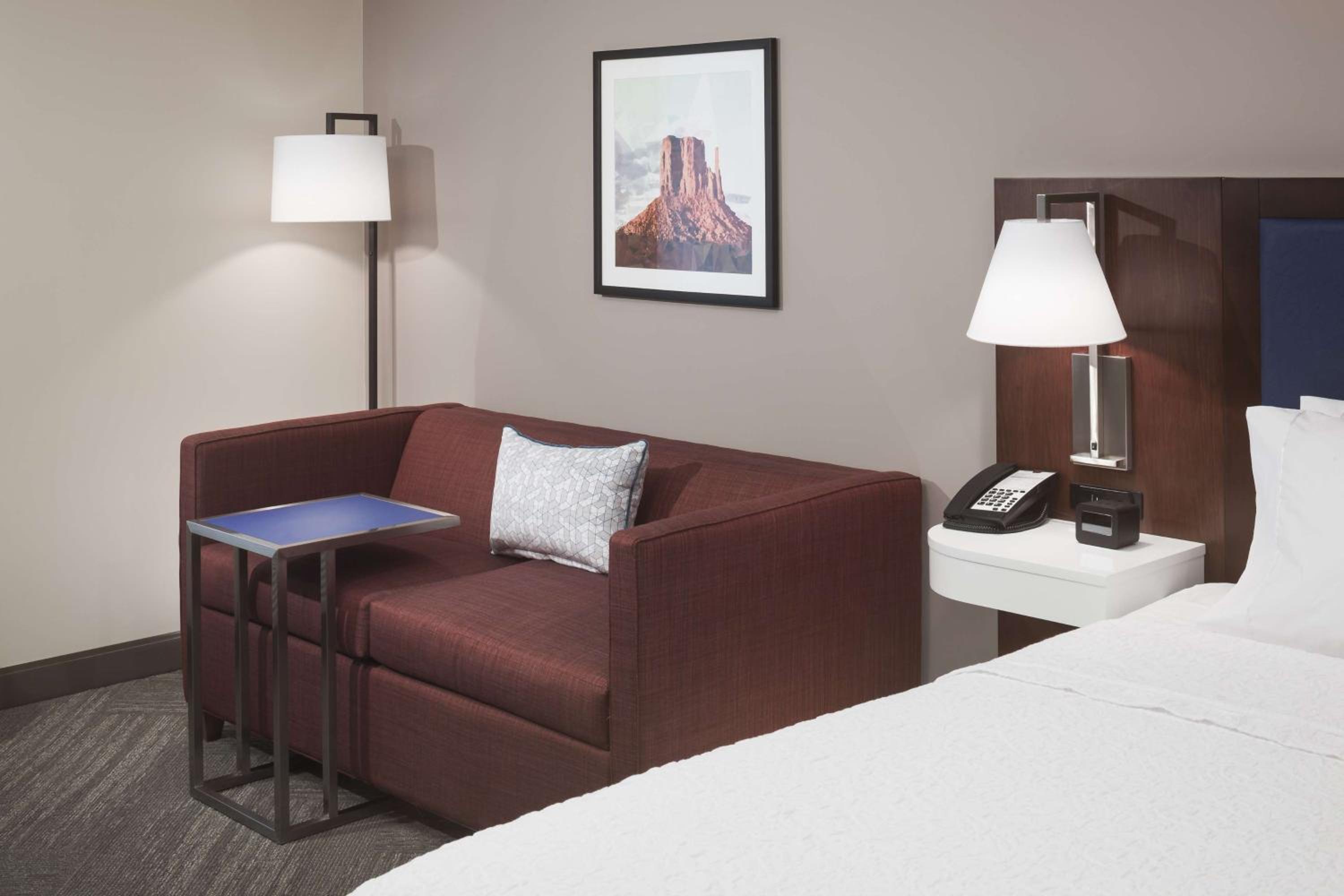 King Room with Sofa Bed - Non-Smoking photo 2