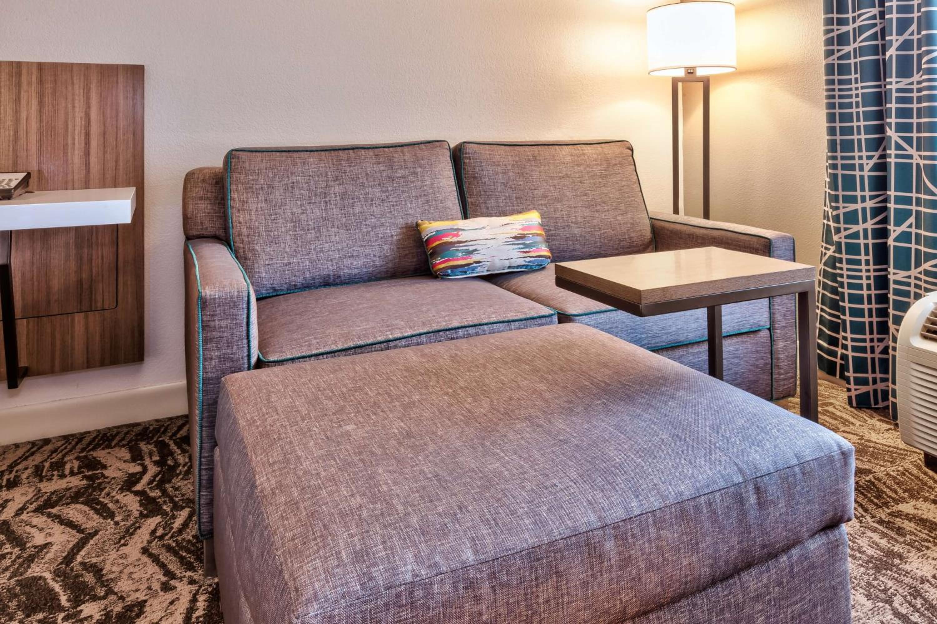 King Room with Sofa Bed - Non-Smoking - Photo 4