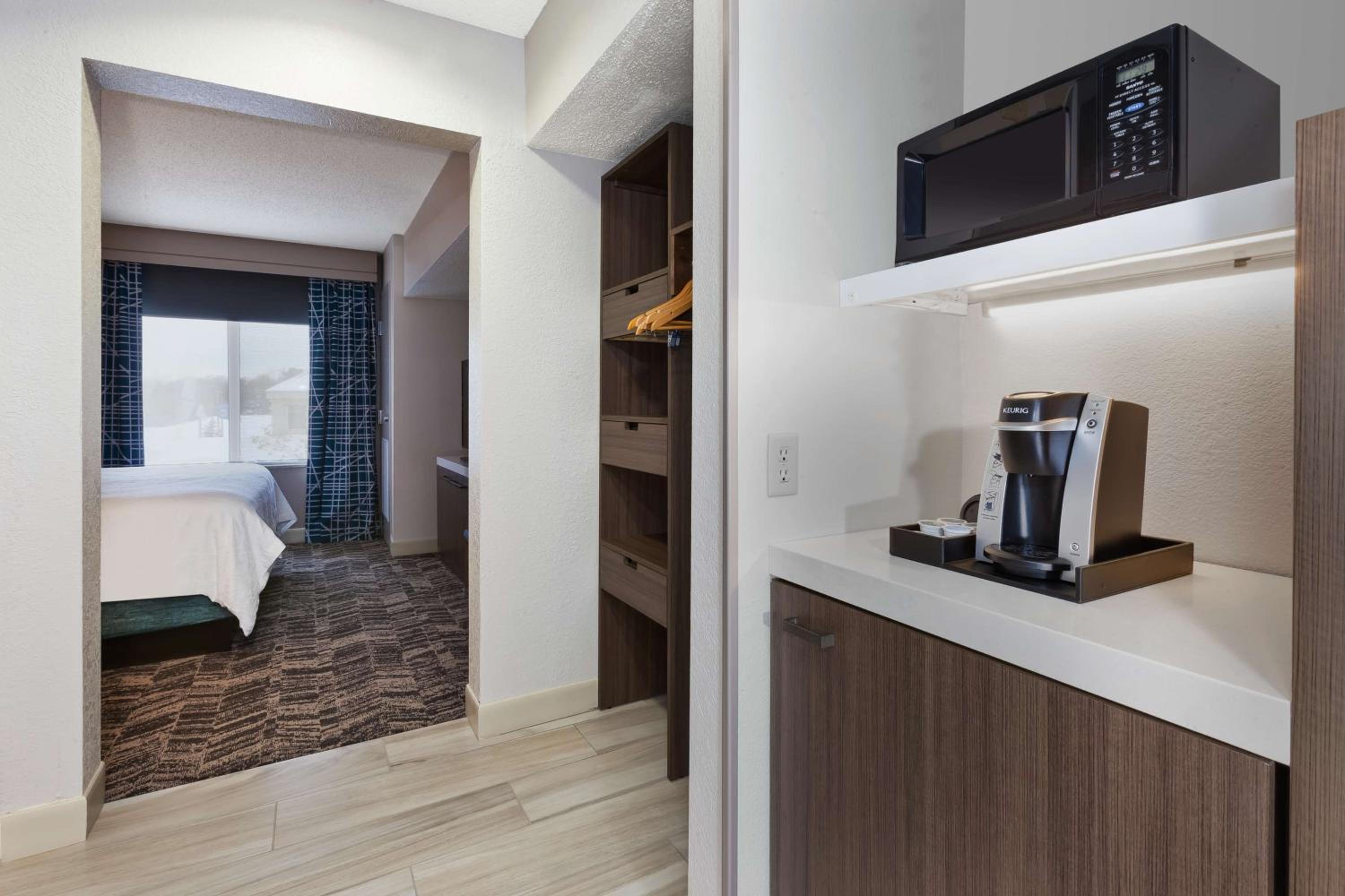Junior King Suite with Sofa Bed - Photo 5