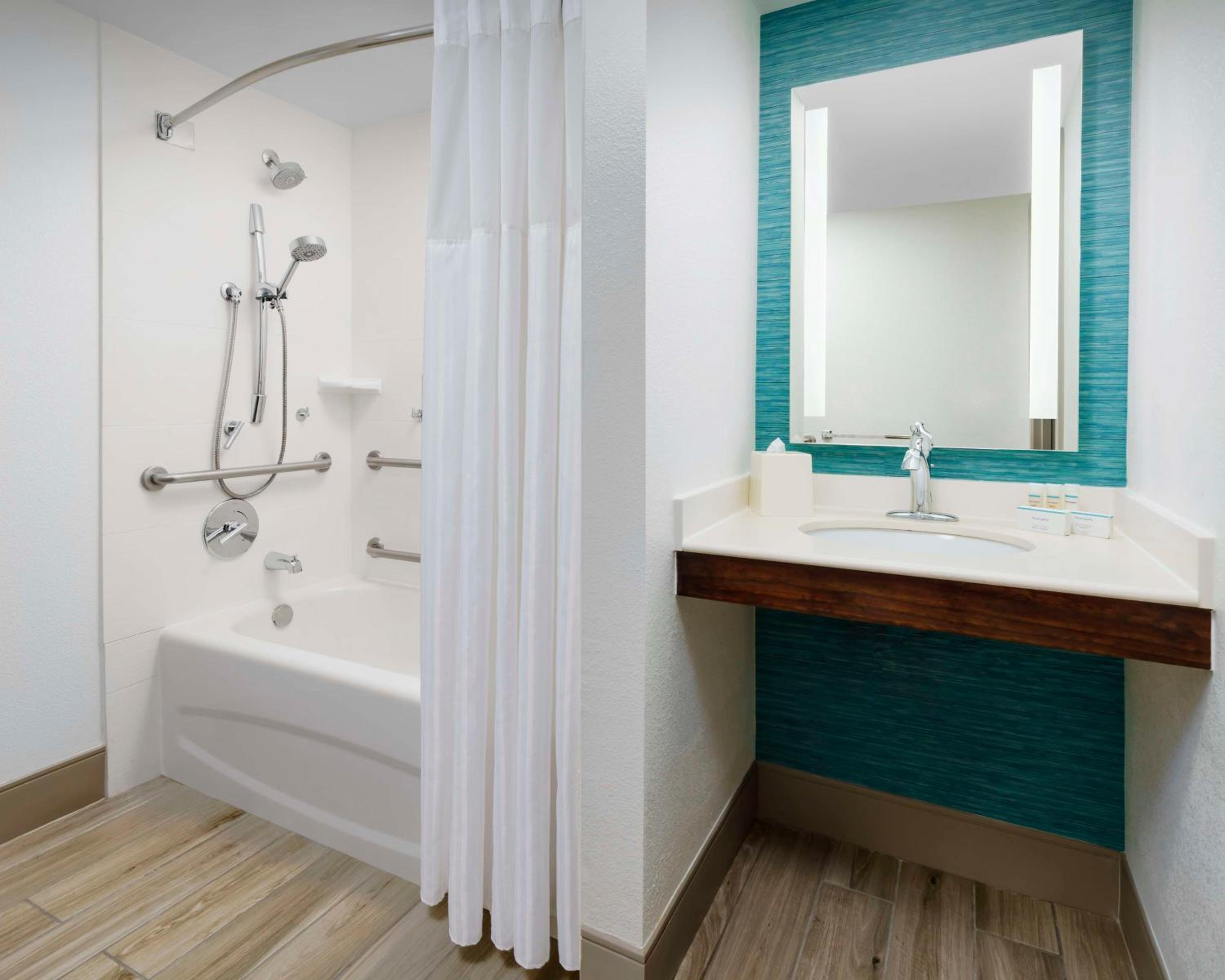 King Room with Tub - Mobility and Hearing Access