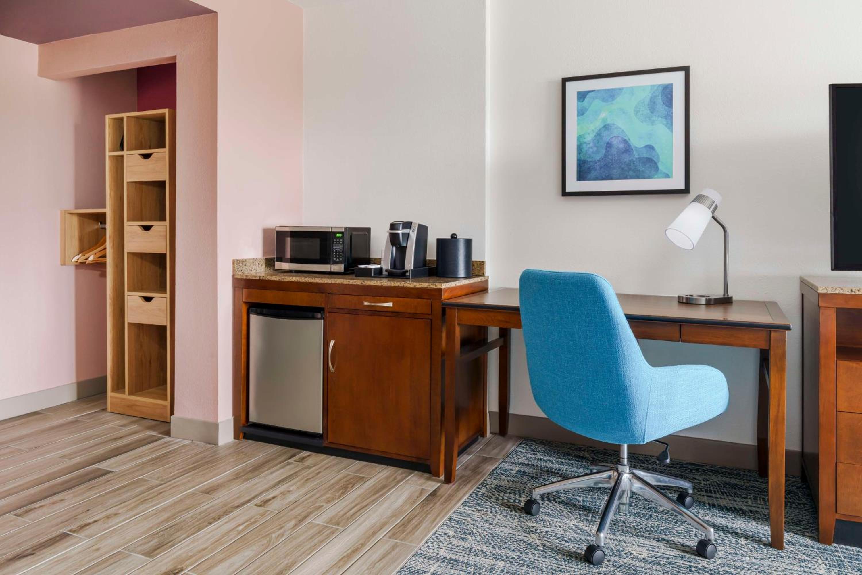 King Room with Tub - Mobility and Hearing Access