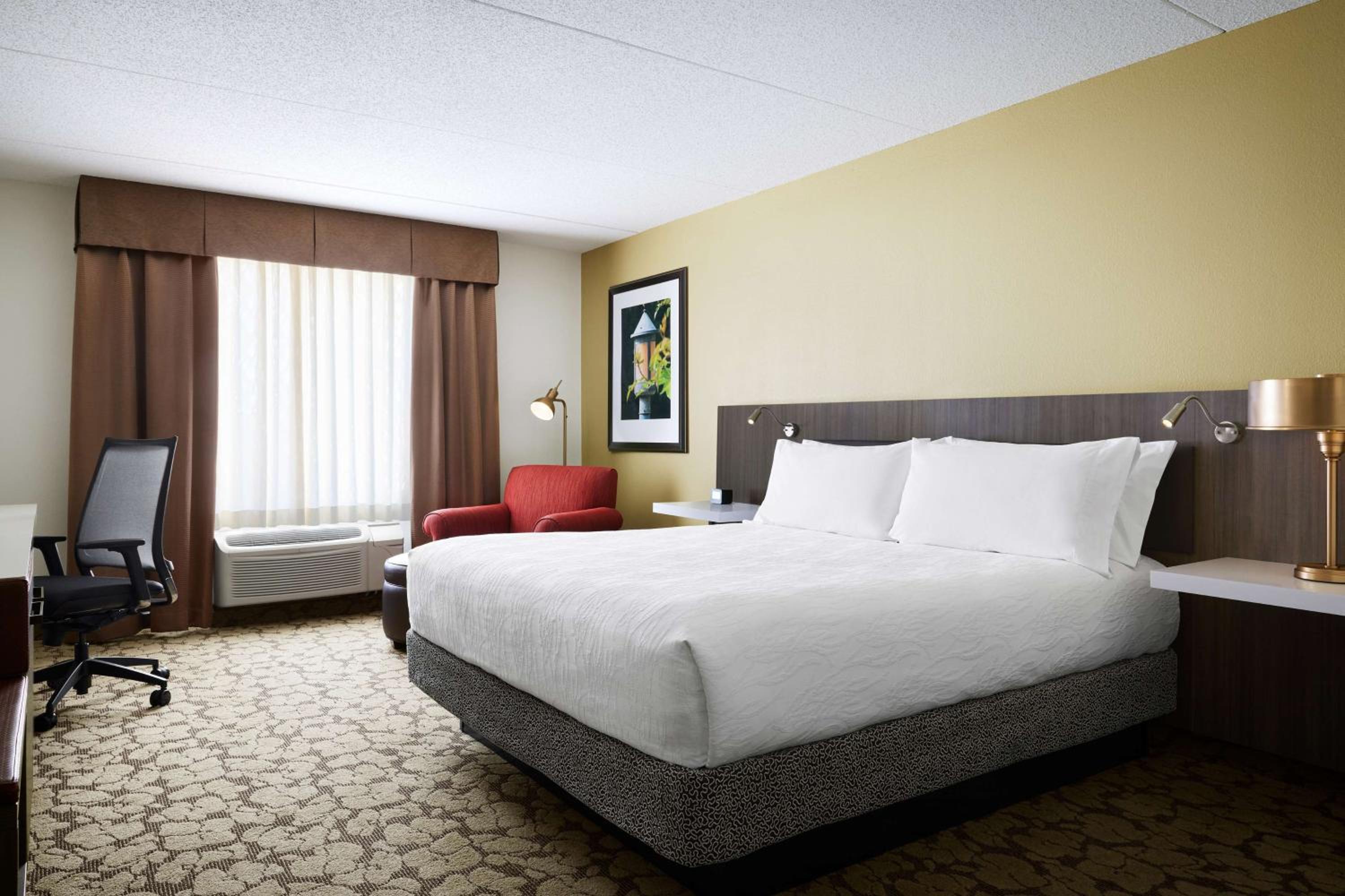 King Room - Non-Smoking - Photo 2