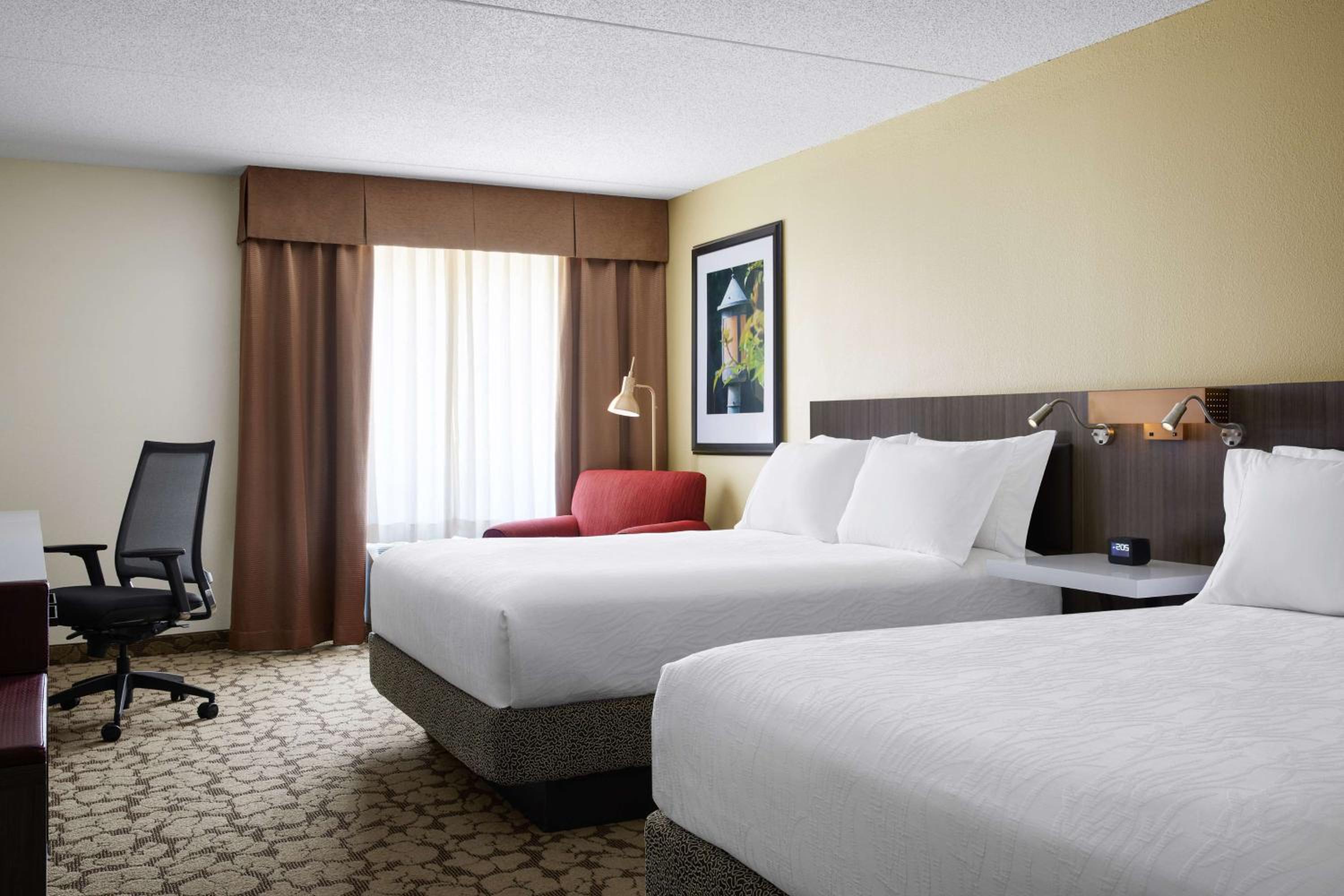 Room with Two Queen Beds - Non-Smoking - Photo 4