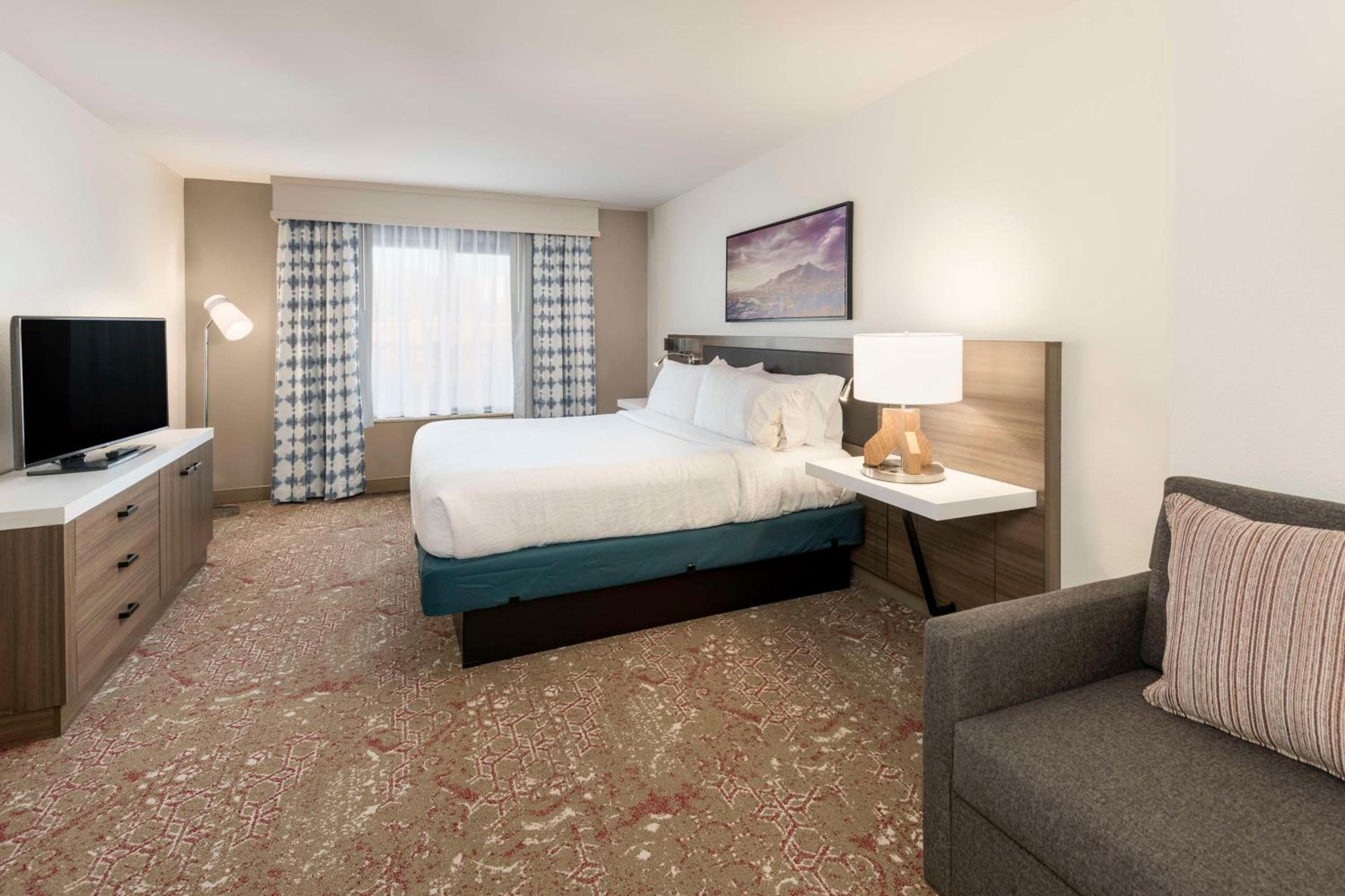 One-Bedroom King Suite with Sofa Bed - Photo 2