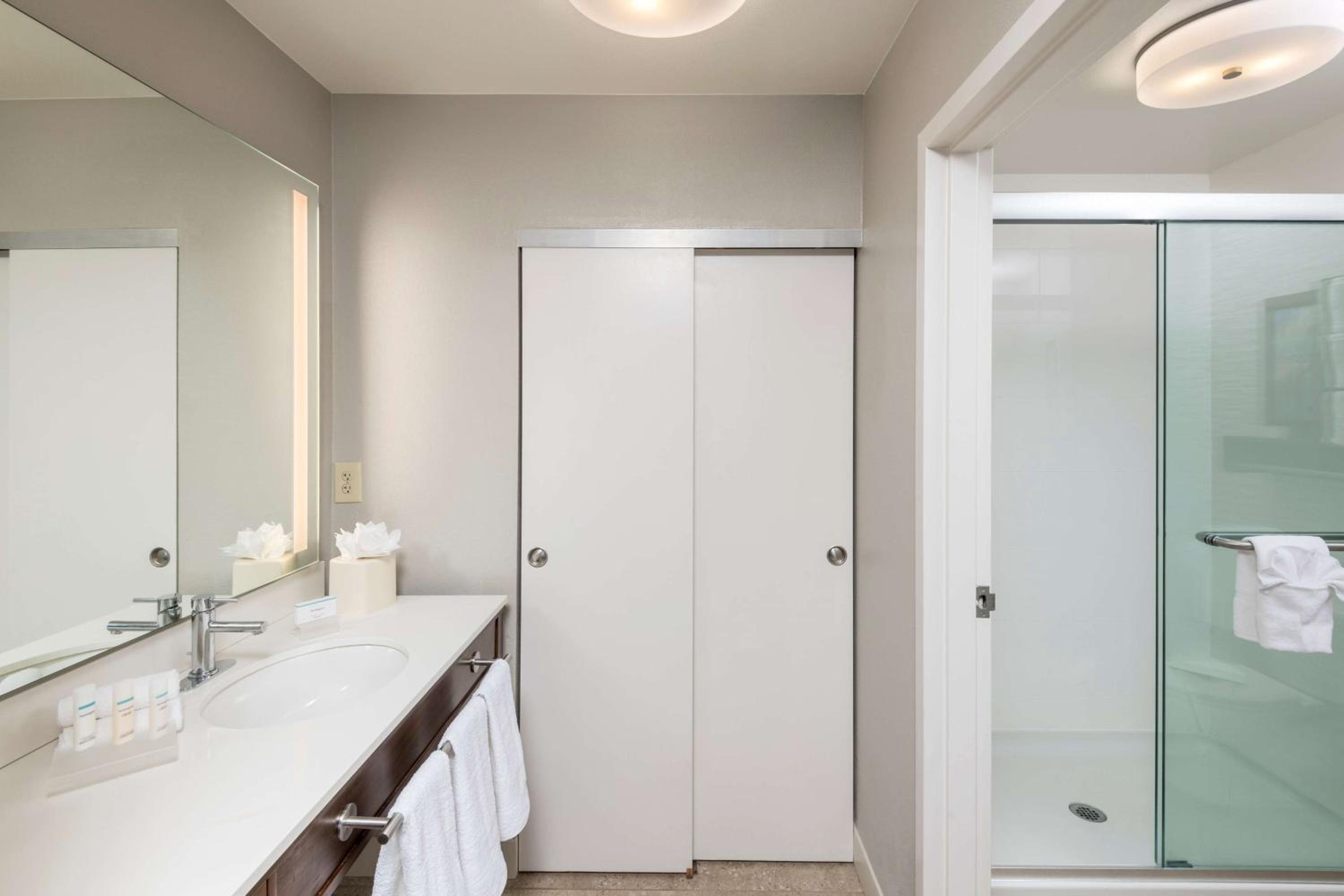 One-Bedroom King Suite - Non-Smoking - Photo 8