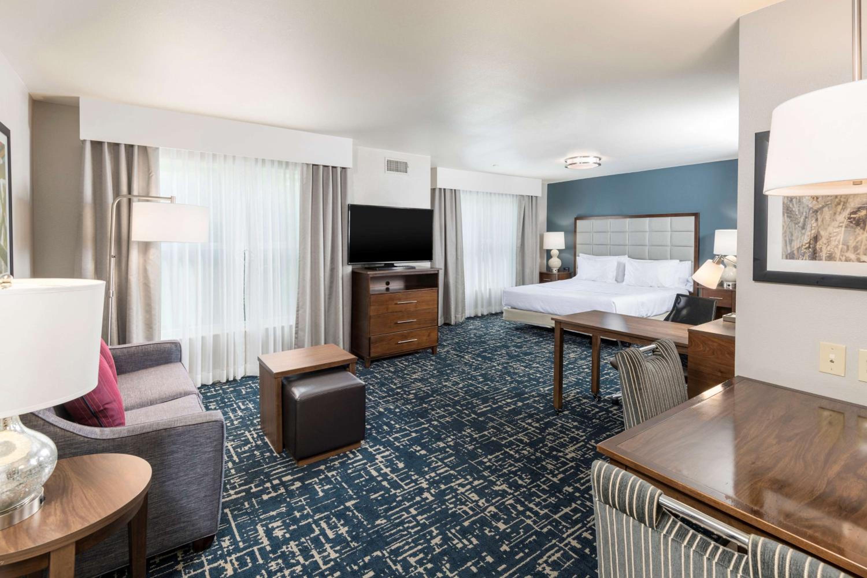 King Suite - Mobility Access/Non-Smoking - Photo 3