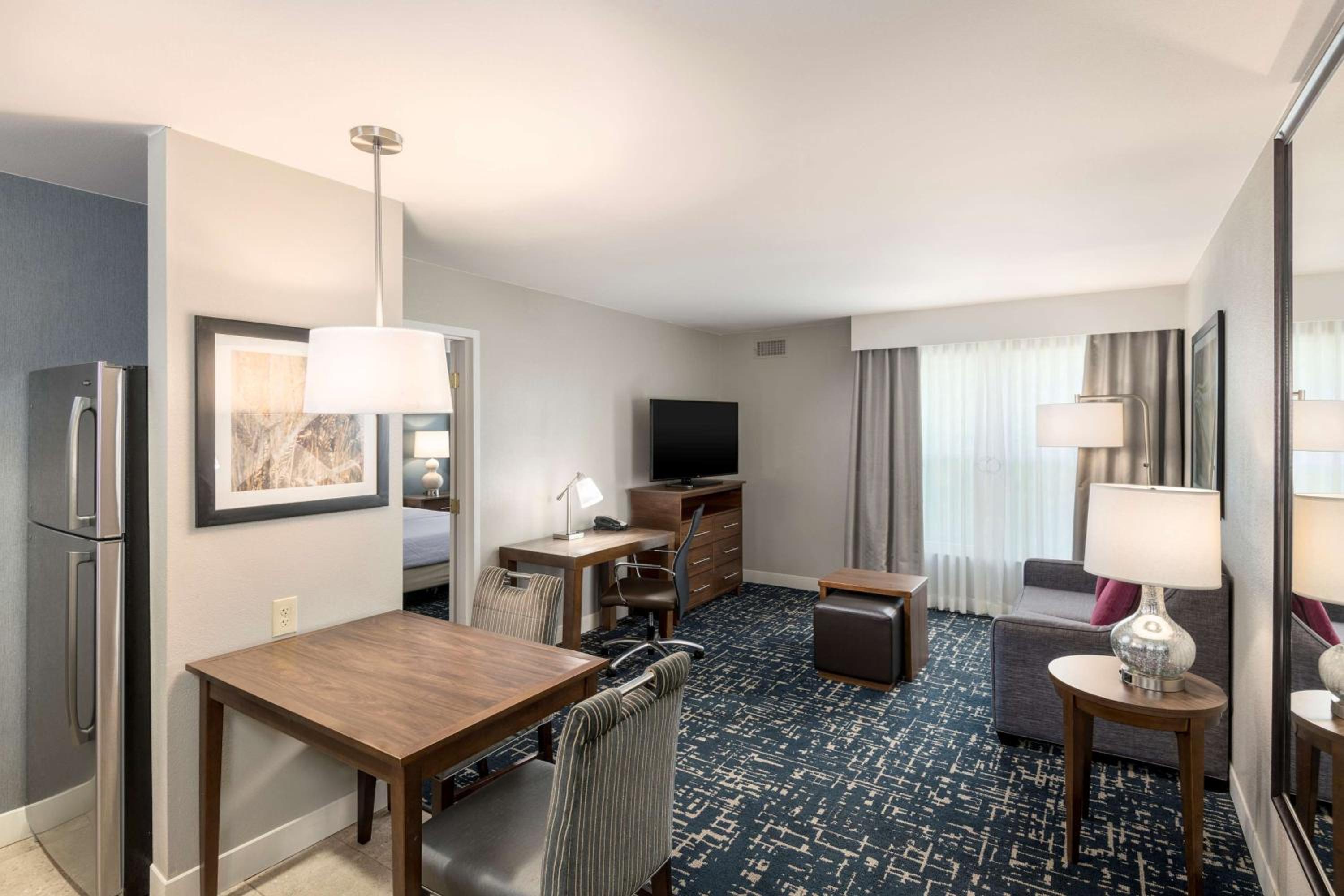 One-Bedroom King Suite - Non-Smoking - Photo 2