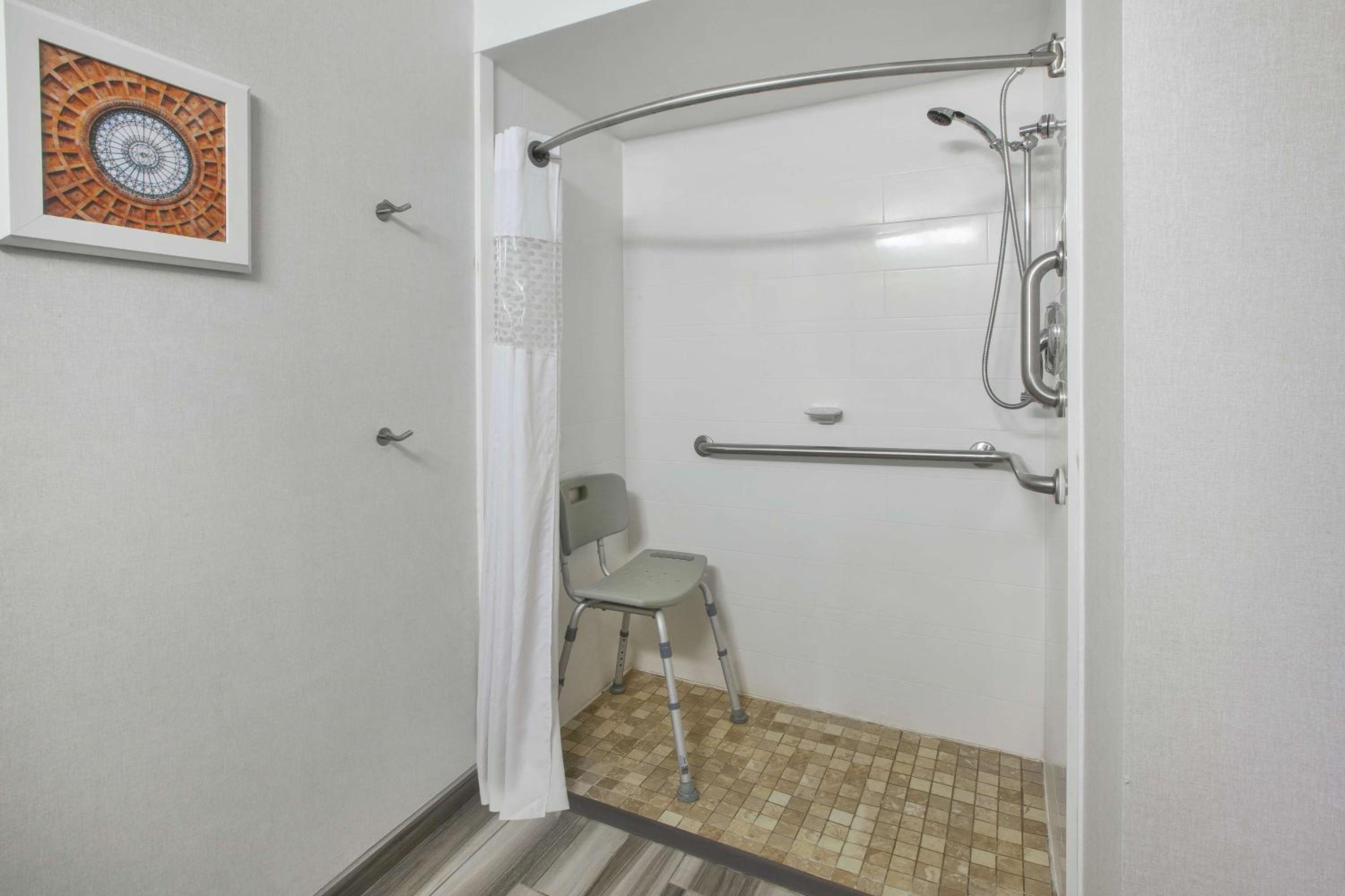 Deluxe King Room - Non-Smoking photo 2