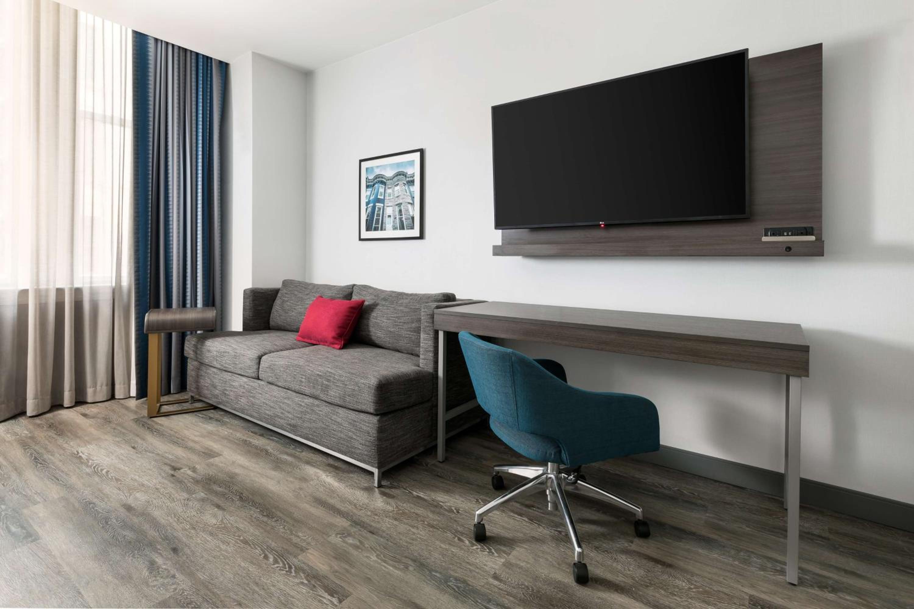 King Studio Suite with Sofa Bed - Non-Smoking - Photo 3
