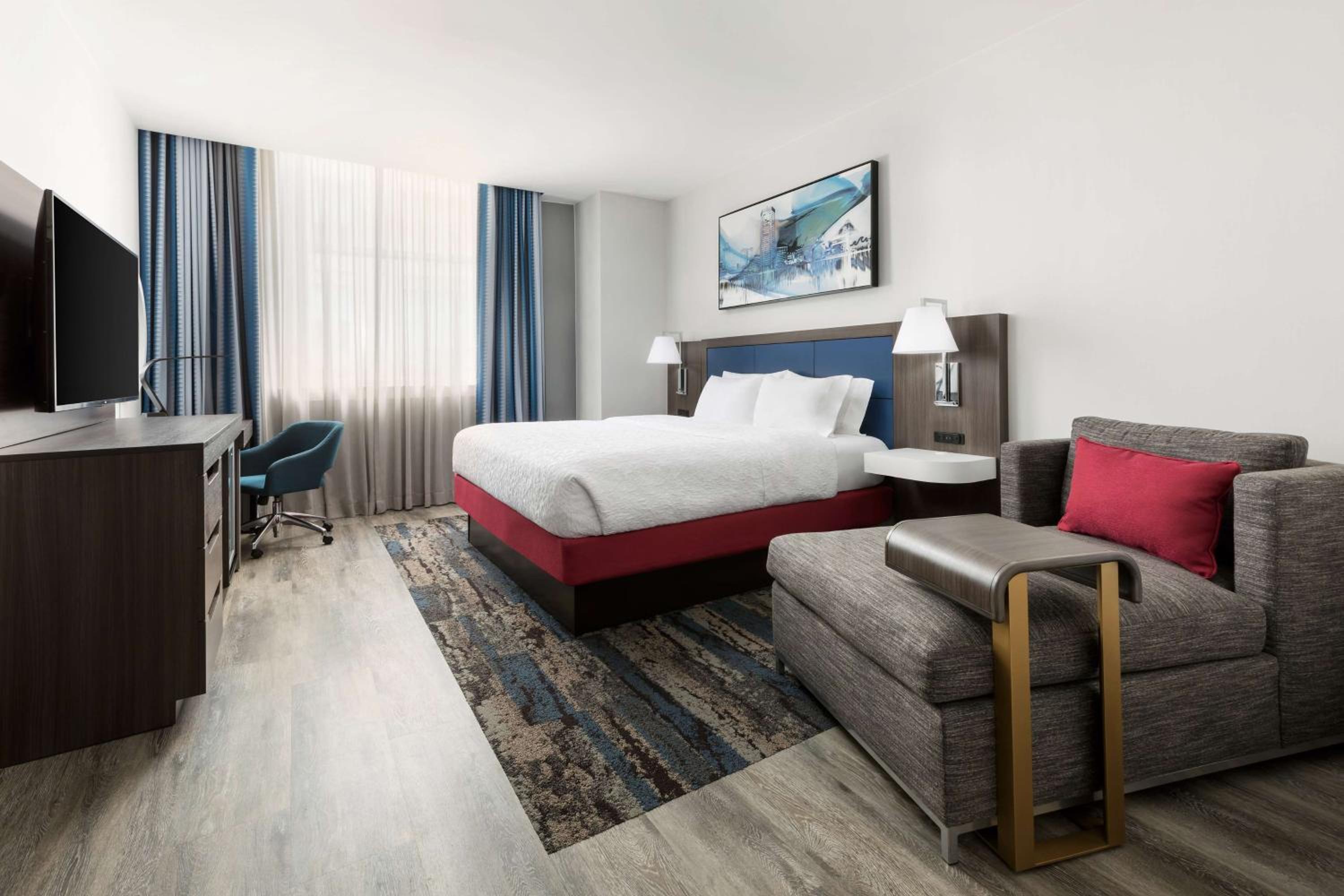 King Room with King Bed - Non-Smoking - Photo 4