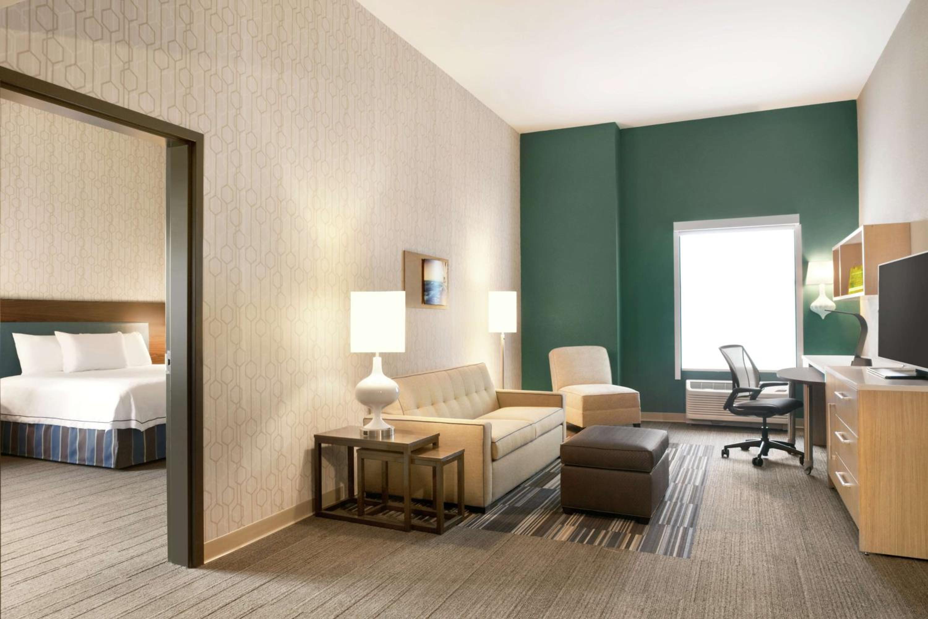 One-Bedroom King Suite - Non-Smoking photo 3