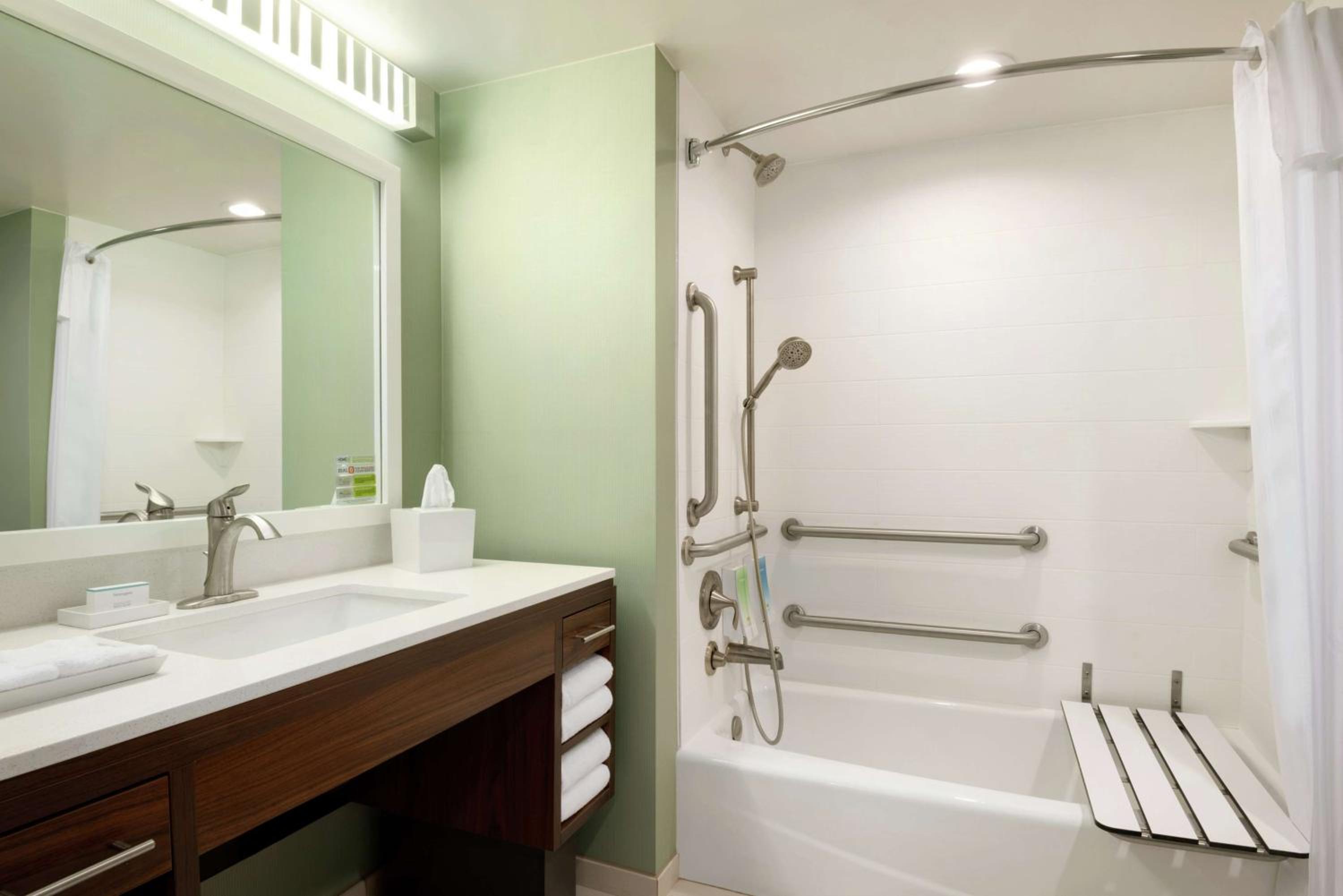 Studio Suite with Two Queen Beds - Hearing Access/Non-Smoking photo 3