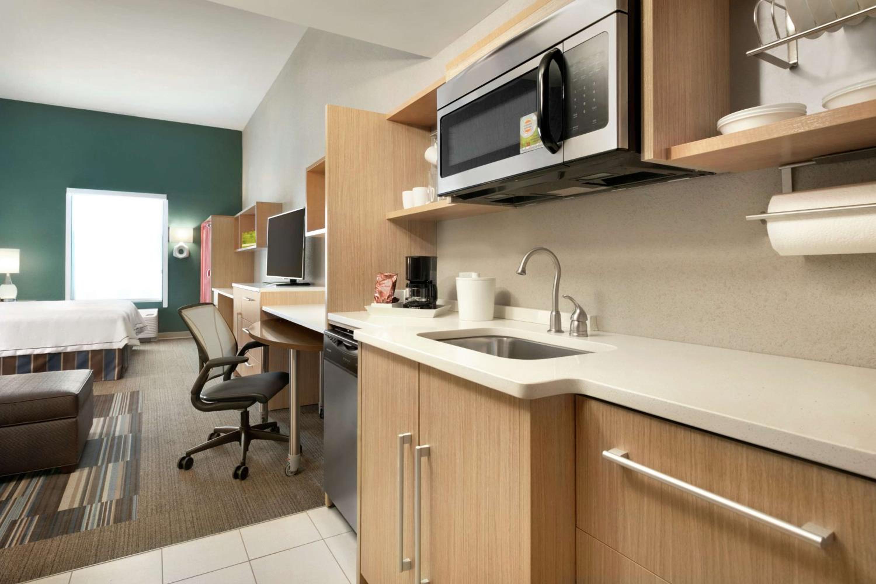 King Studio Suite - Non-Smoking photo 2