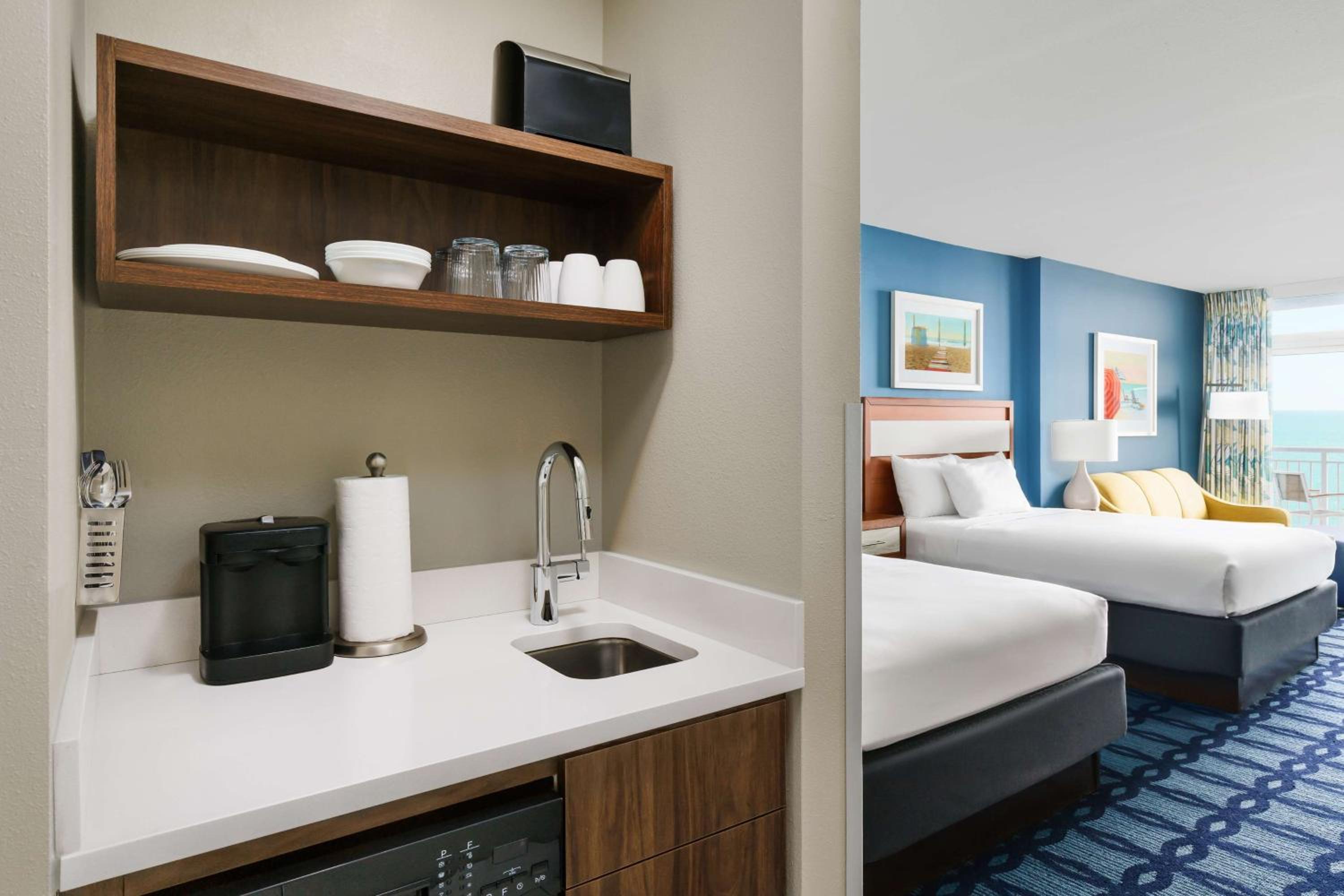 Queen Room with Two Queen Beds and Roll-In Shower photo 3