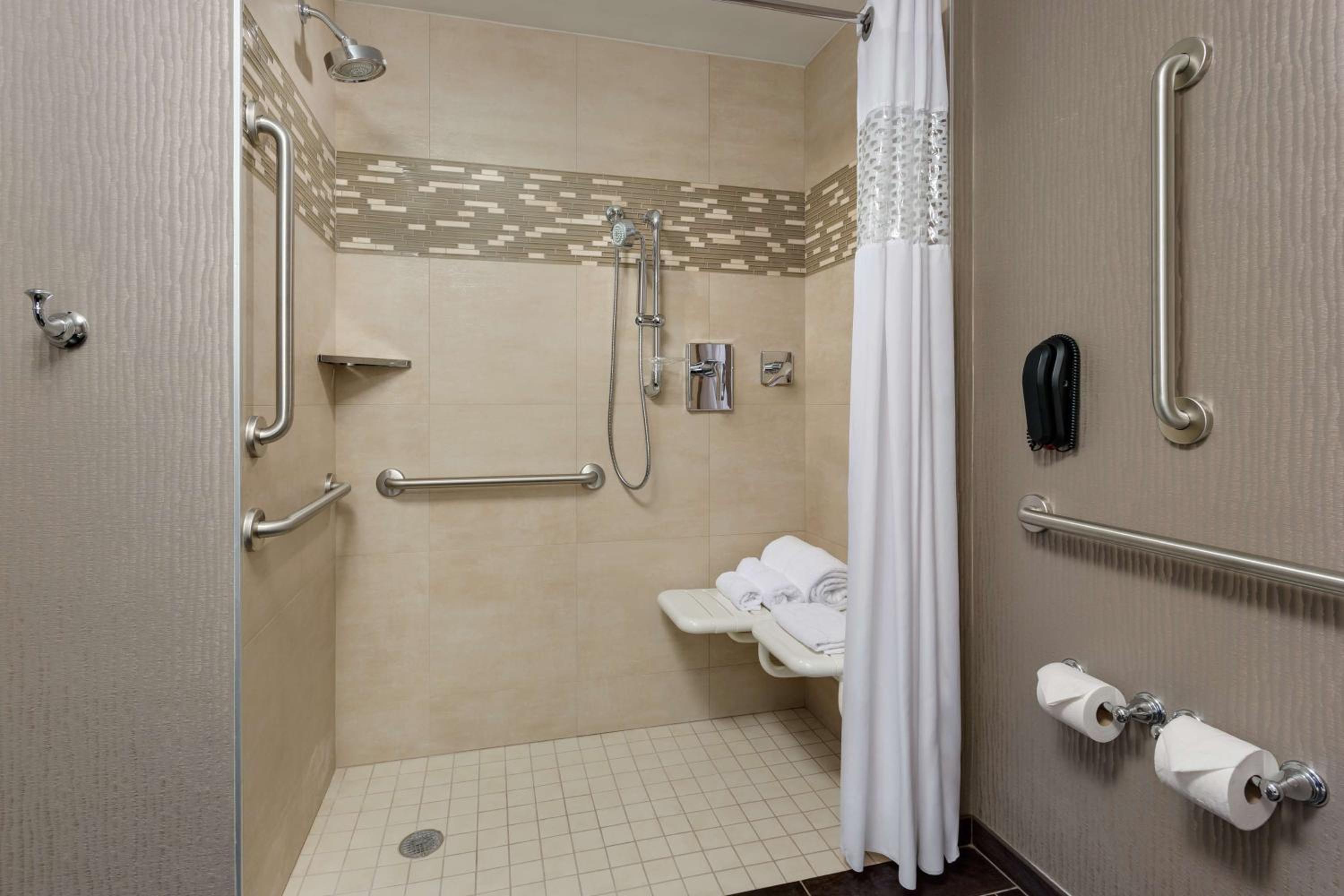 King Room with Roll-In Shower - Mobility and Hearing Access/Non-Smoking
